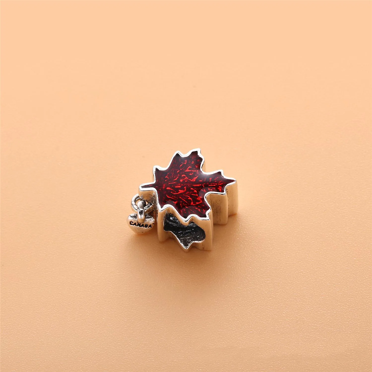 Pandora Maple leaf silver hengende charm with red enamel - 797207EN07