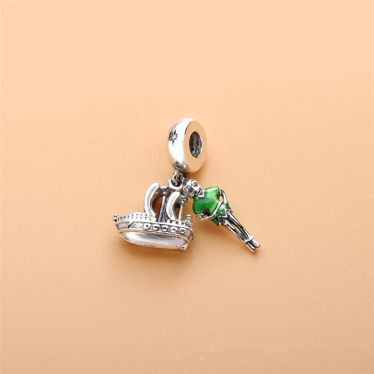 Peter Pan Charm av PANDORA - 7501057371847P