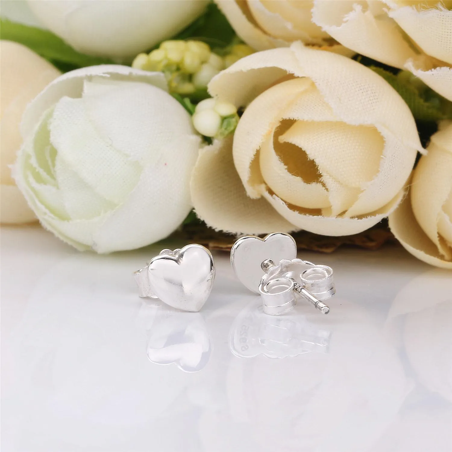 PANDORA Hearts Stud Earrings - 290550