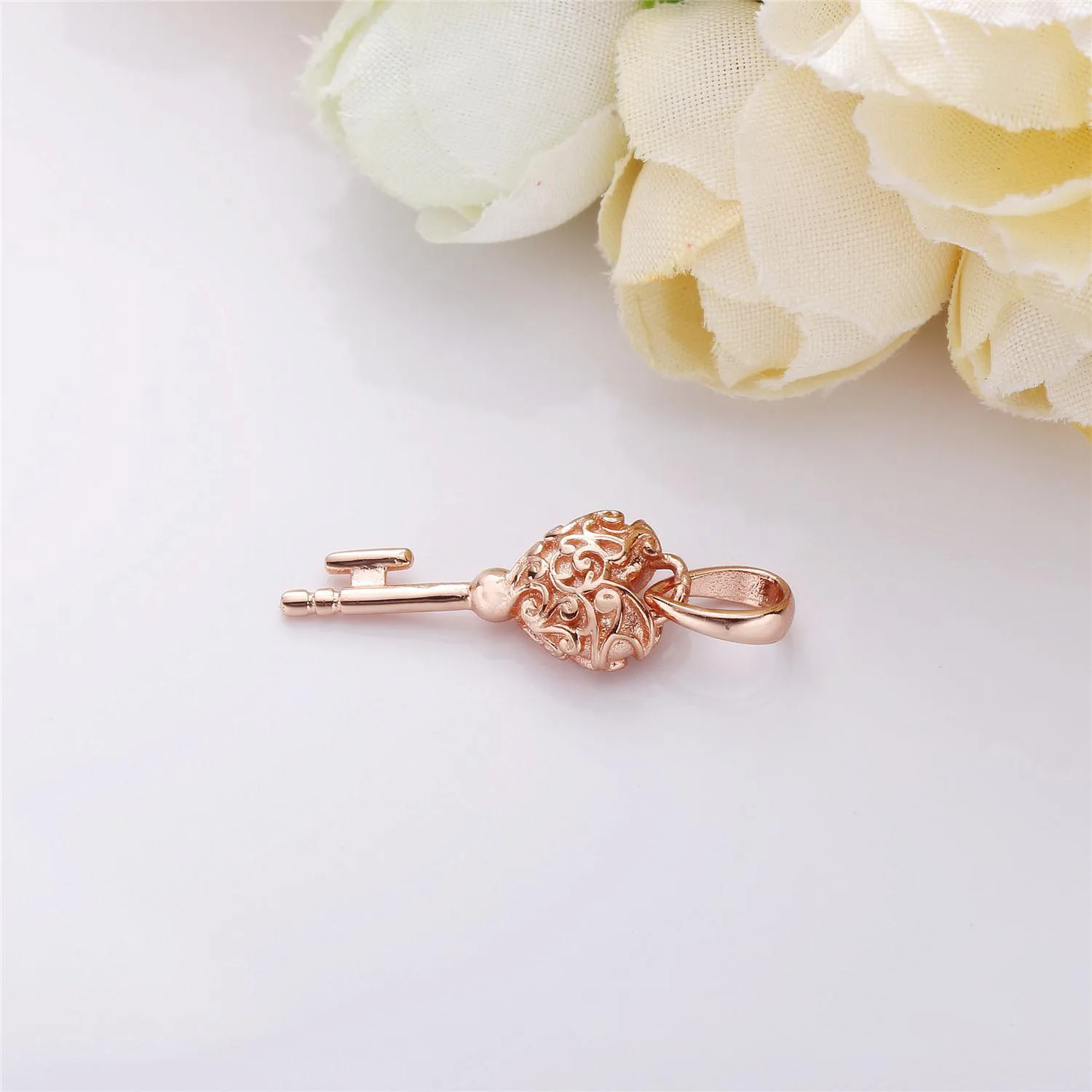 Regal pattern key PANDORA Rose pendant - 387725