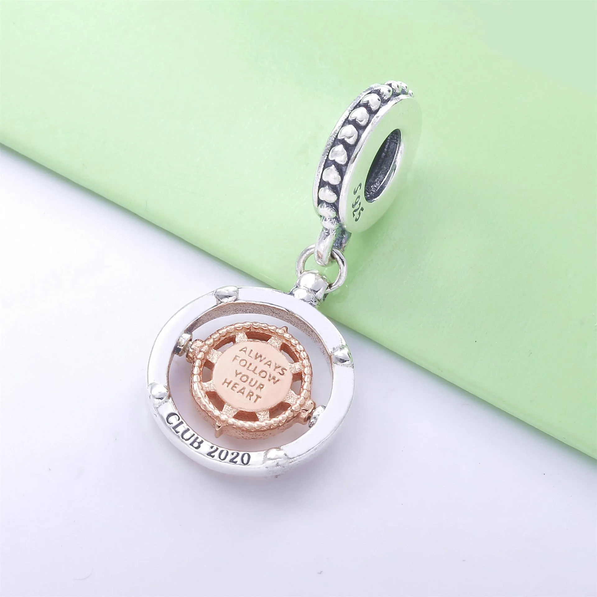 Pandora Club 2020 Kompass Hengende Charm - 788590C01