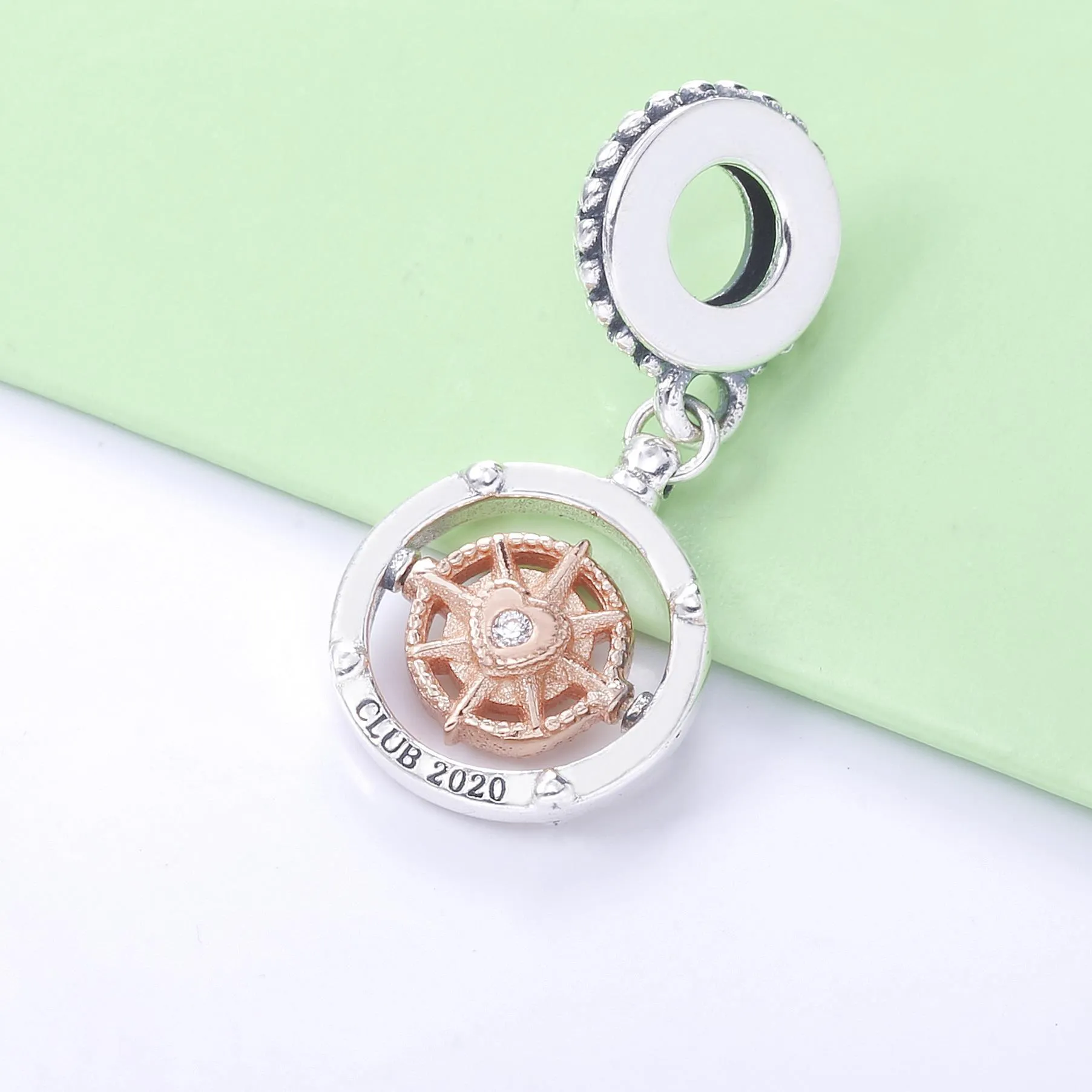 Pandora Club 2020 Kompass Hengende Charm - 788590C01