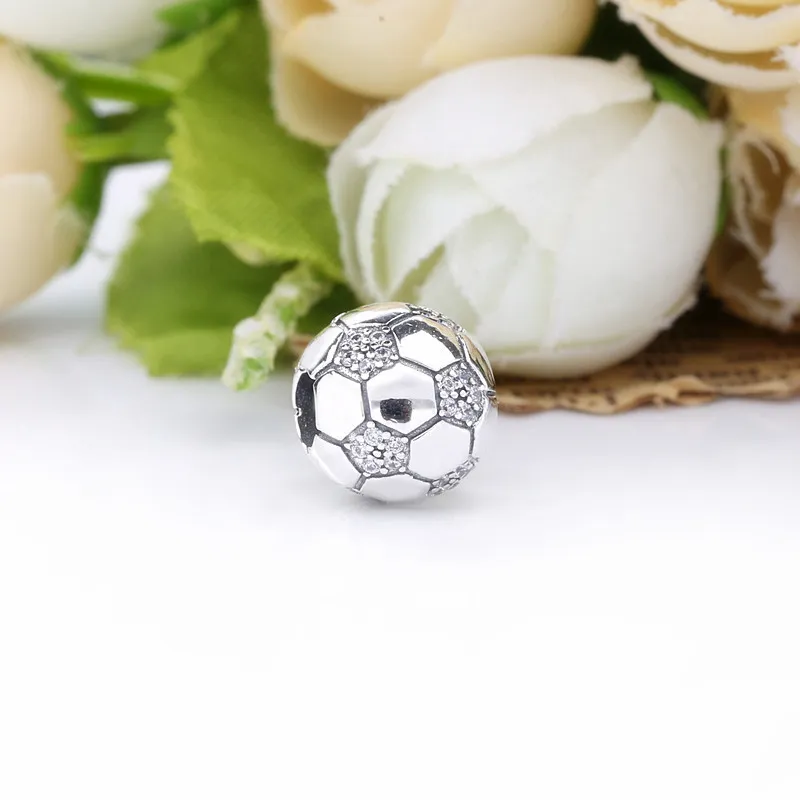 Pandora Funklende Fotball Charm - 798795C01