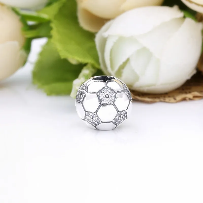 Pandora Funklende Fotball Charm - 798795C01