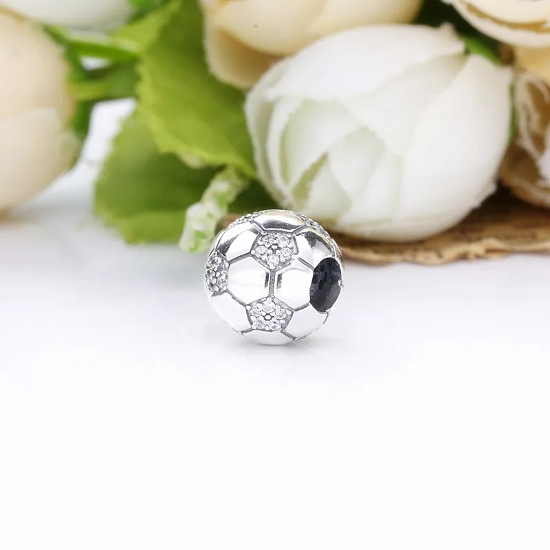 Pandora Funklende Fotball Charm - 798795C01