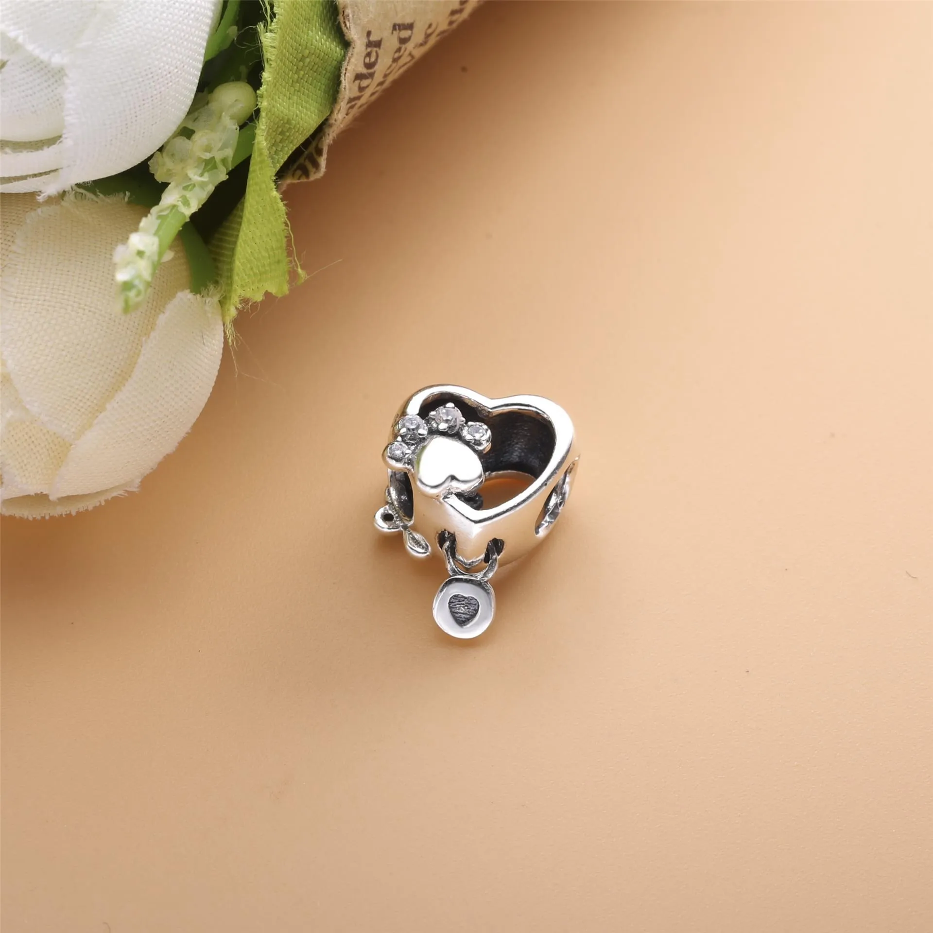 Pandora Funklende Potetrykk Hjerteformet Charm - 798873C01