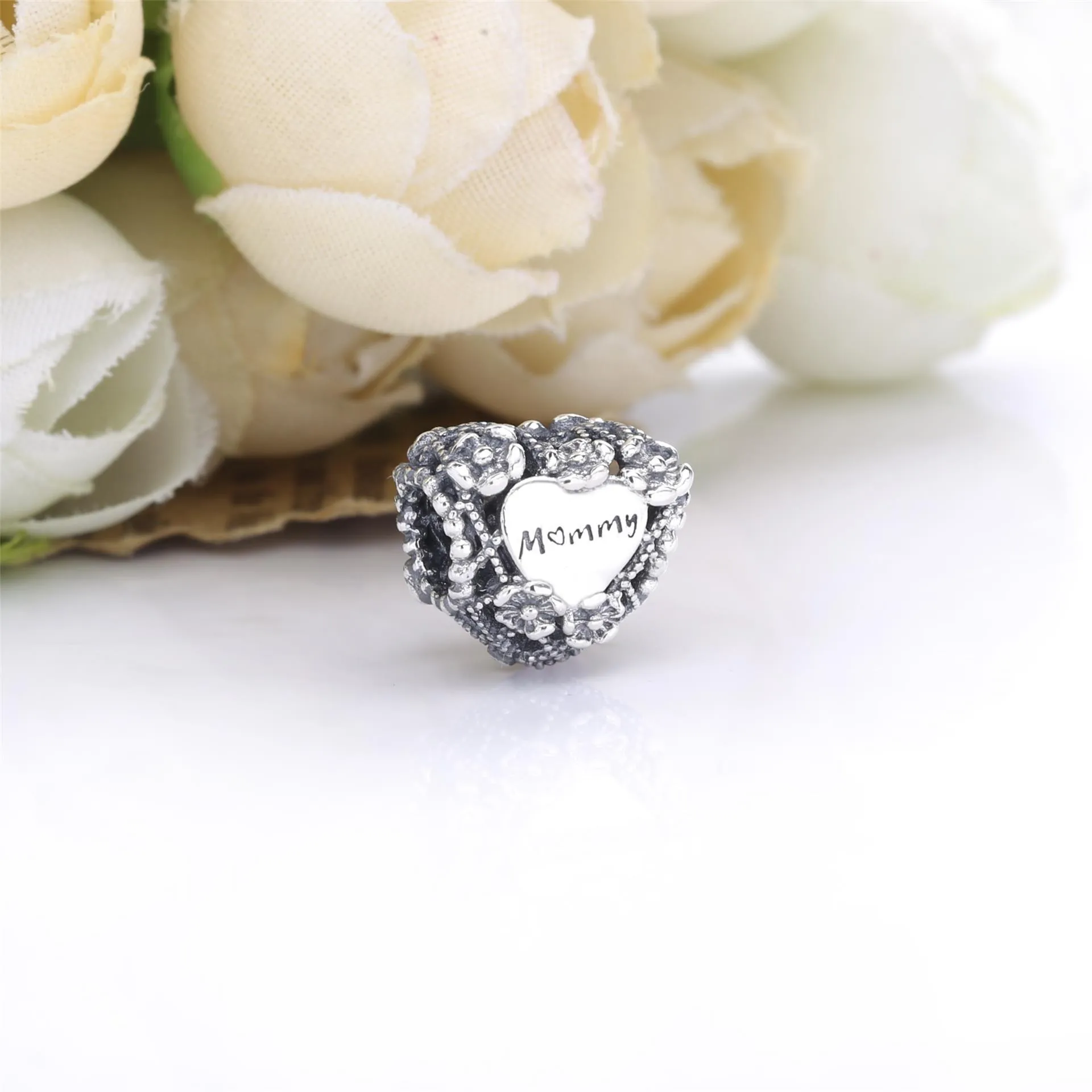 Pandora Åpen Blomst Hjerteformet Mor Charm - 798892C00