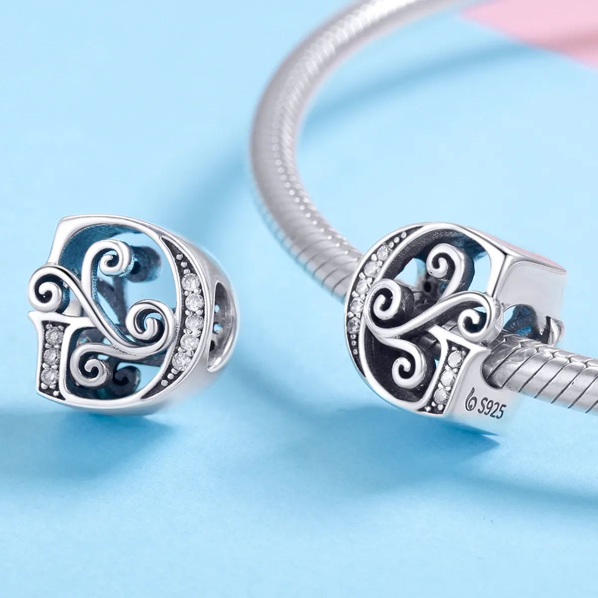 Pandora Style Glitrende Pavé Flower Letter G Charm - BSC030-G