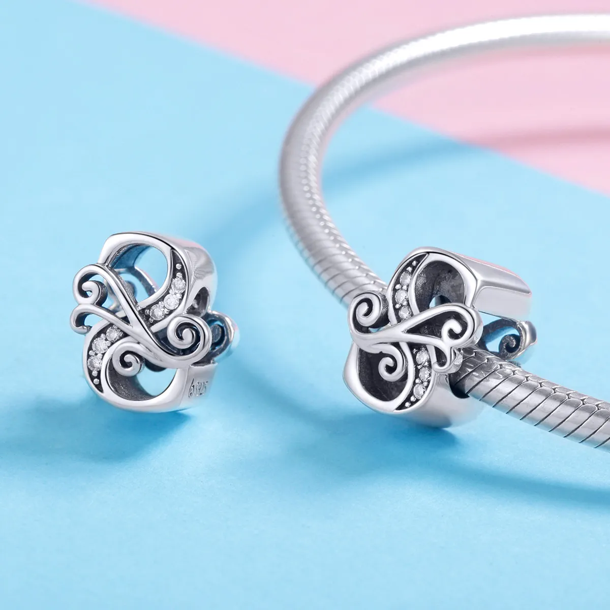 Pandora Style Glitrende Pavé Flower Letter S Charm - BSC030-S