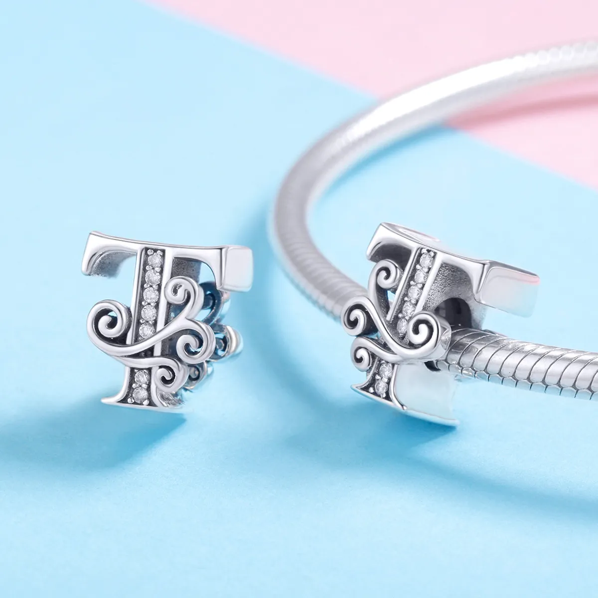 Pandora Style Glitrende Pavé Flower Letter T Charm - BSC030-T