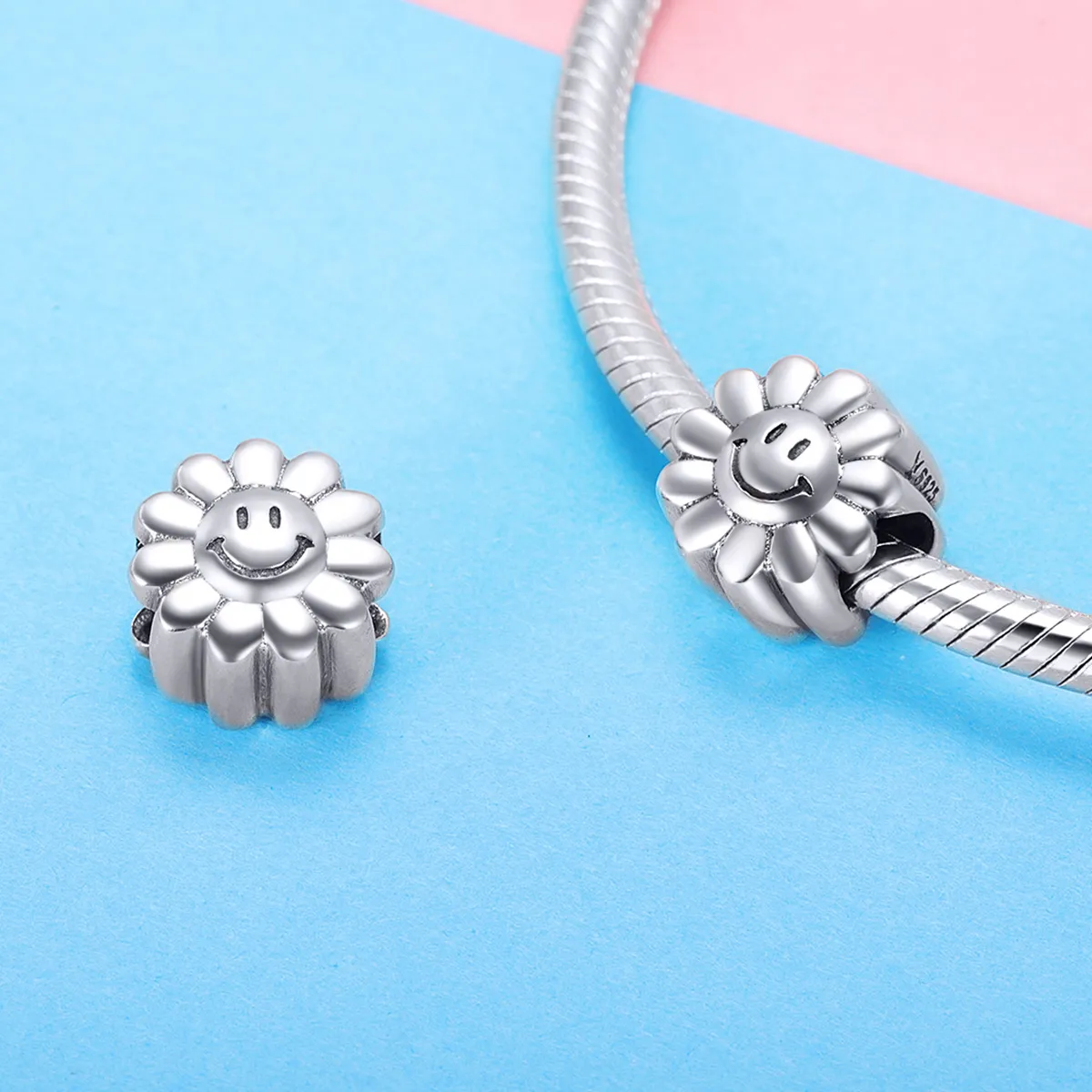 Pandora Style Sølv Smilende Sol Charm - SCC901