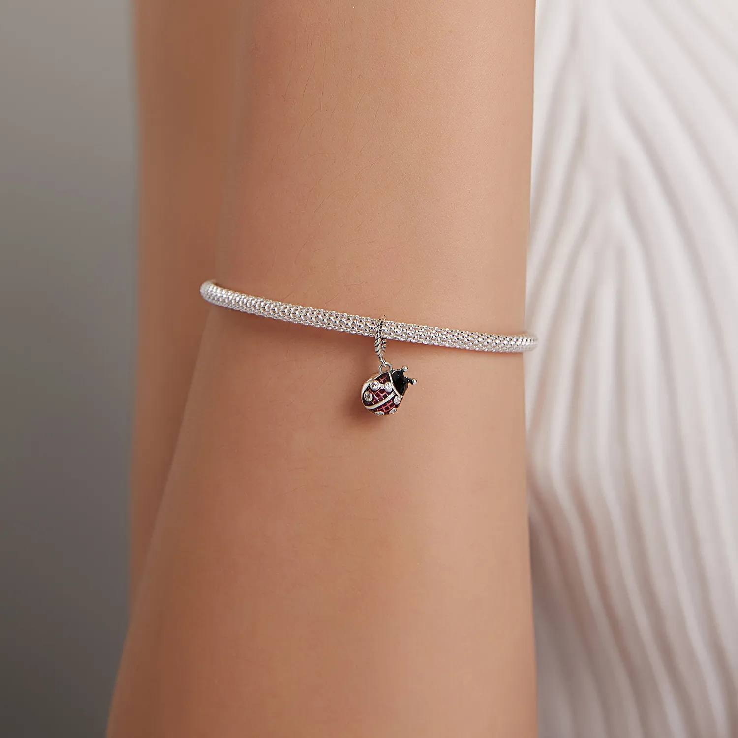 Pandora Style Sølv Seks-Star Ladybug Dangle - SCC1874