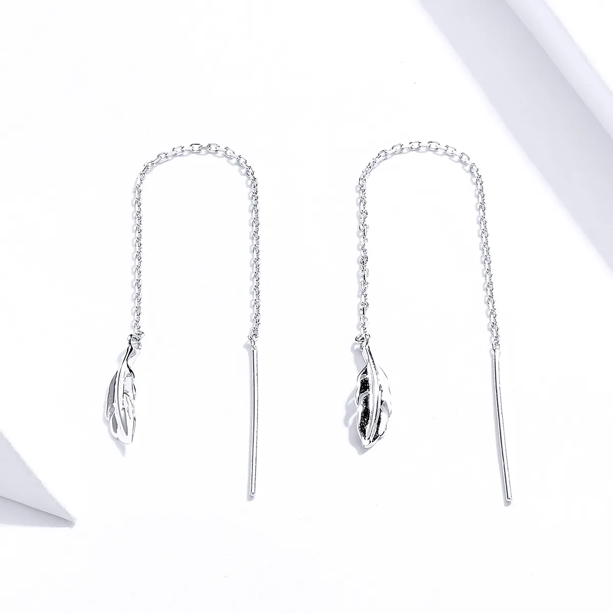 Pandora Style Silver Feather Dingle øredobber - SCE786