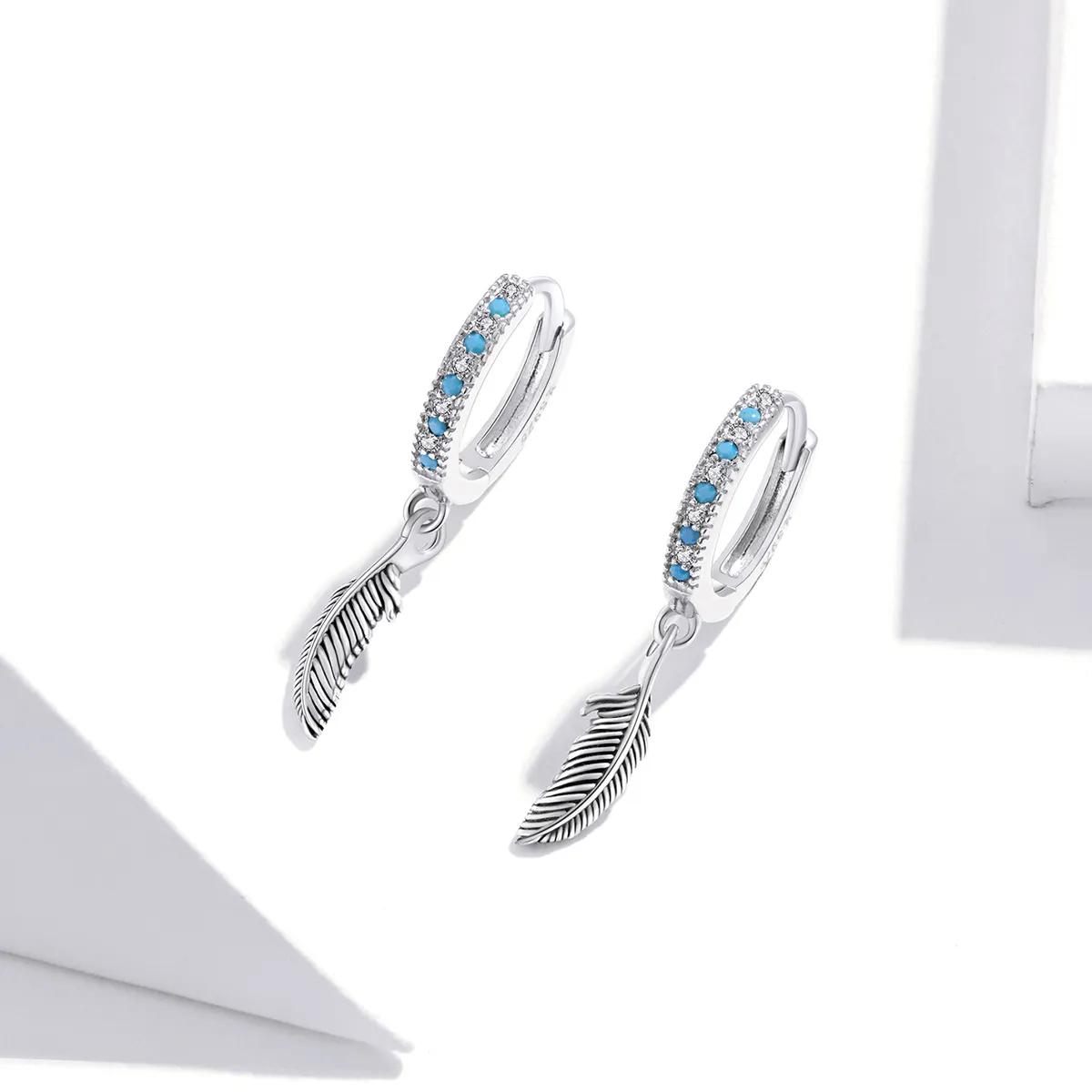 Pandora Style Silver Feather Dingle øredobber - SCE898