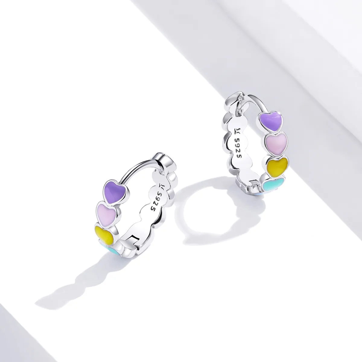 Pandora Style Silver Rainbow Hearts Hoop øredobber - SCE909