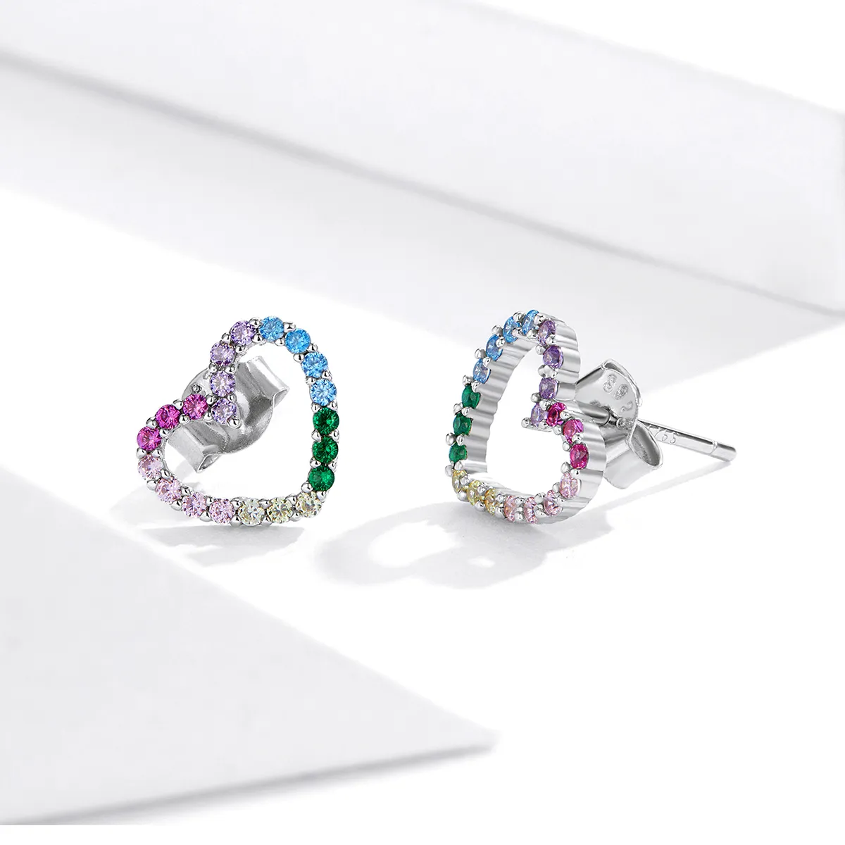 Pandora Style Silver Rainbow Hearts øredobber - SCE891