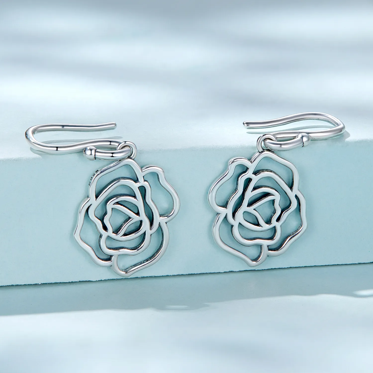 Pandora Style Roses Hengende øredobber - SCE1505