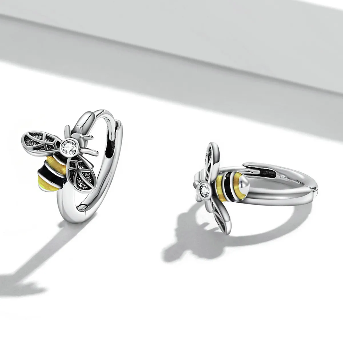 Pandora Style Mini Bee Hoop øredobber - SCE1337