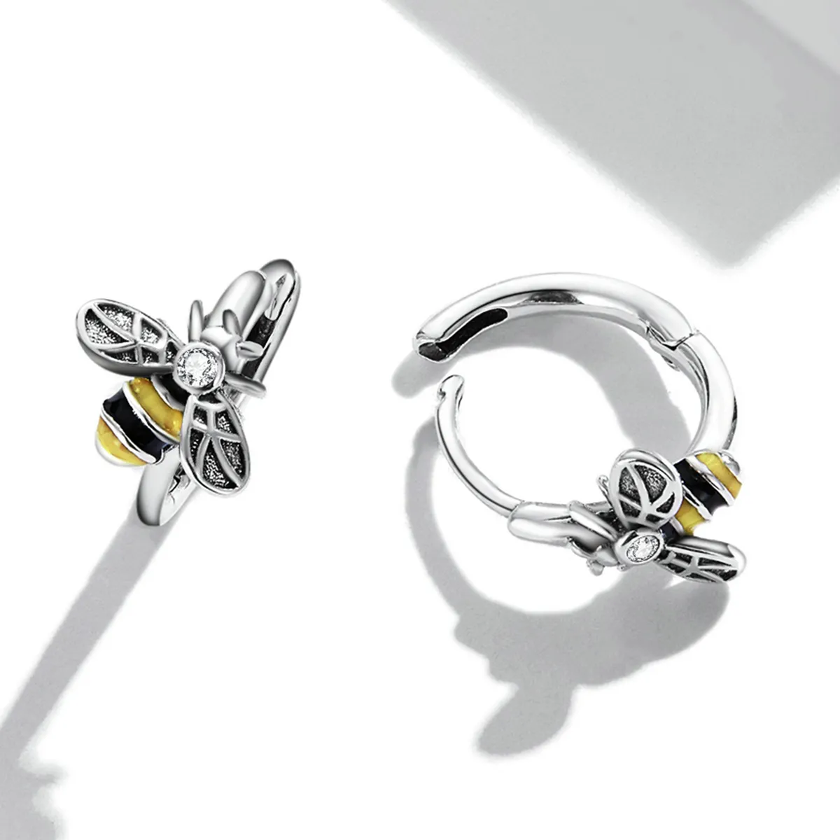 Pandora Style Mini Bee Hoop øredobber - SCE1337