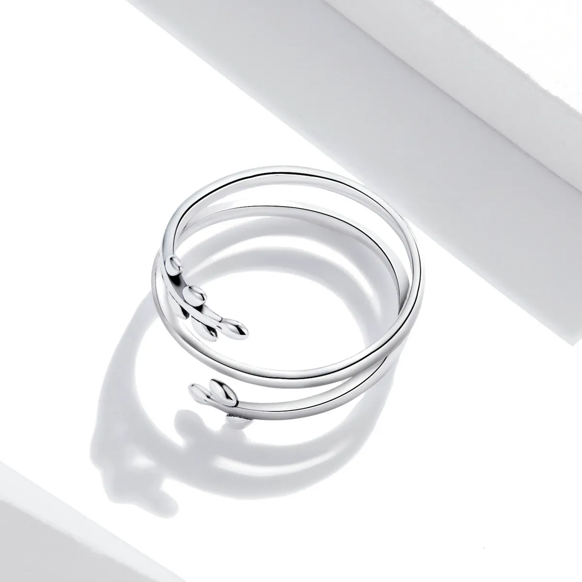 Pandora Style Circles of Leaves åpen ring - SCR755