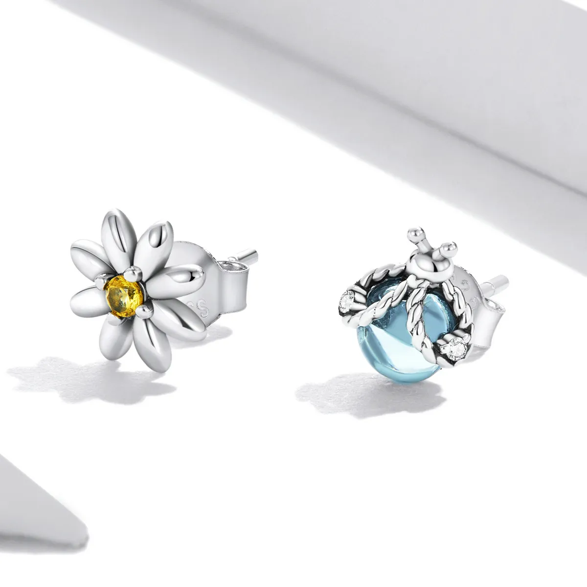 Pandora Style Asymmetriske Daisy Ladybug Stud øredobber - SCE1364