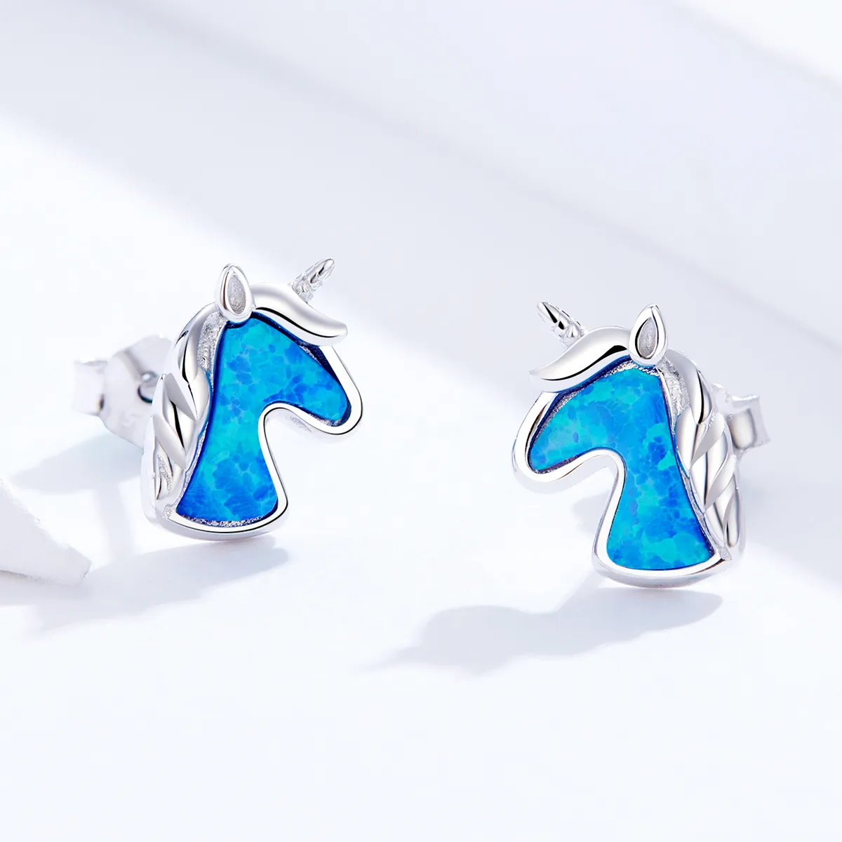 Pandora Style Lyseblå Opal Unicorn øredobber - SCE815-A