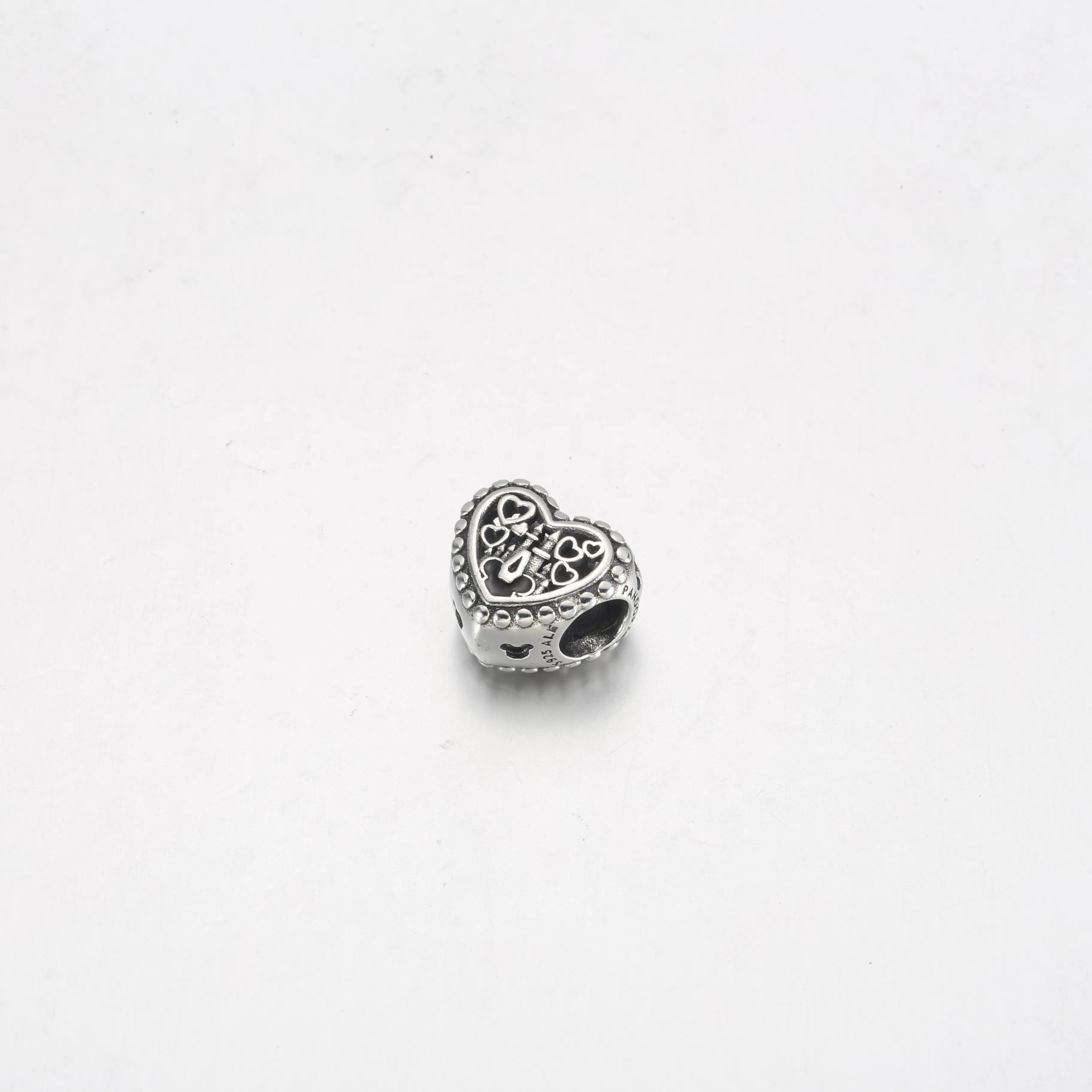 Pandora Disney Parks Mikke Mus Ørehatt og Slott Charm - 792276C01