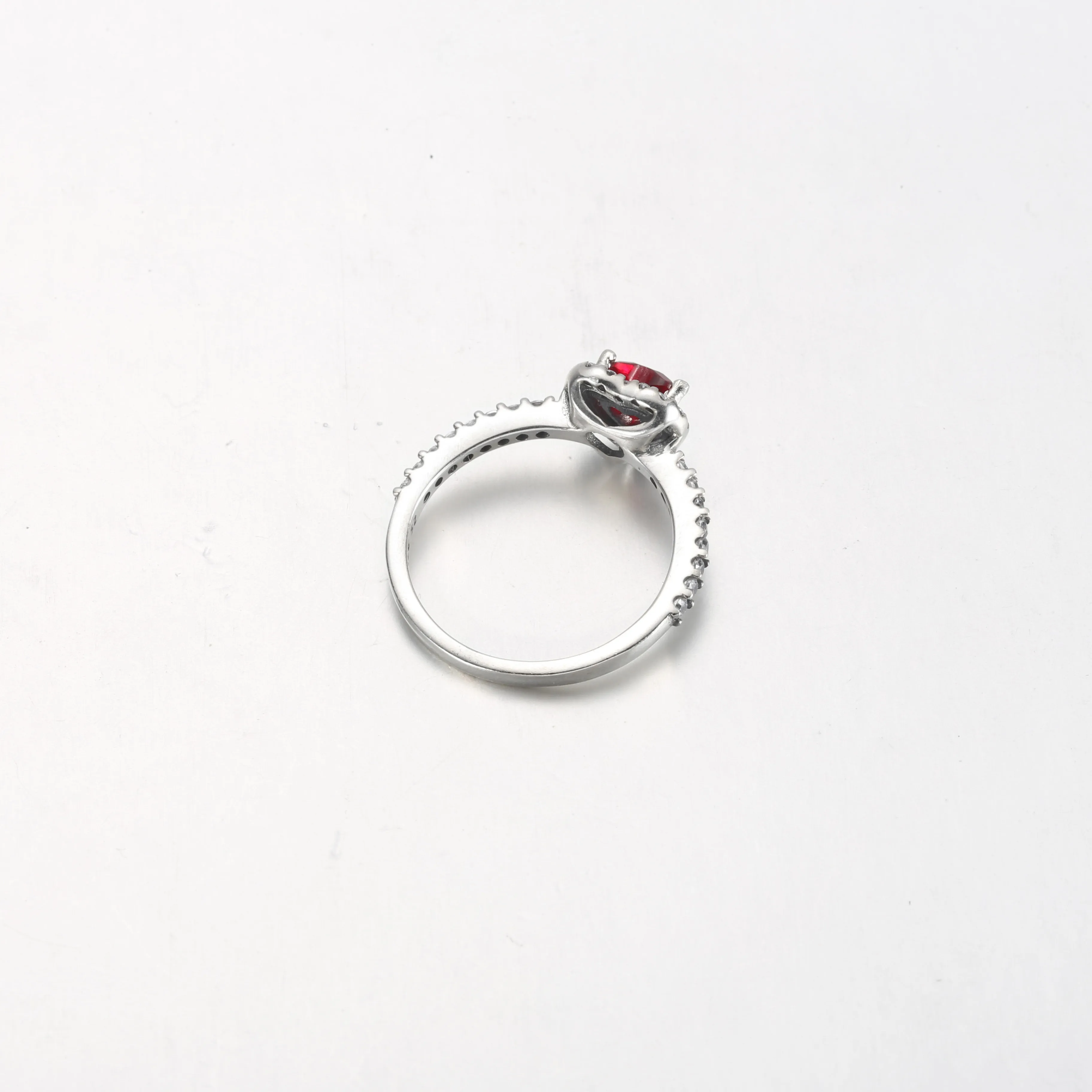 PANDORA Elevated Red Heart Ring - 198421C02