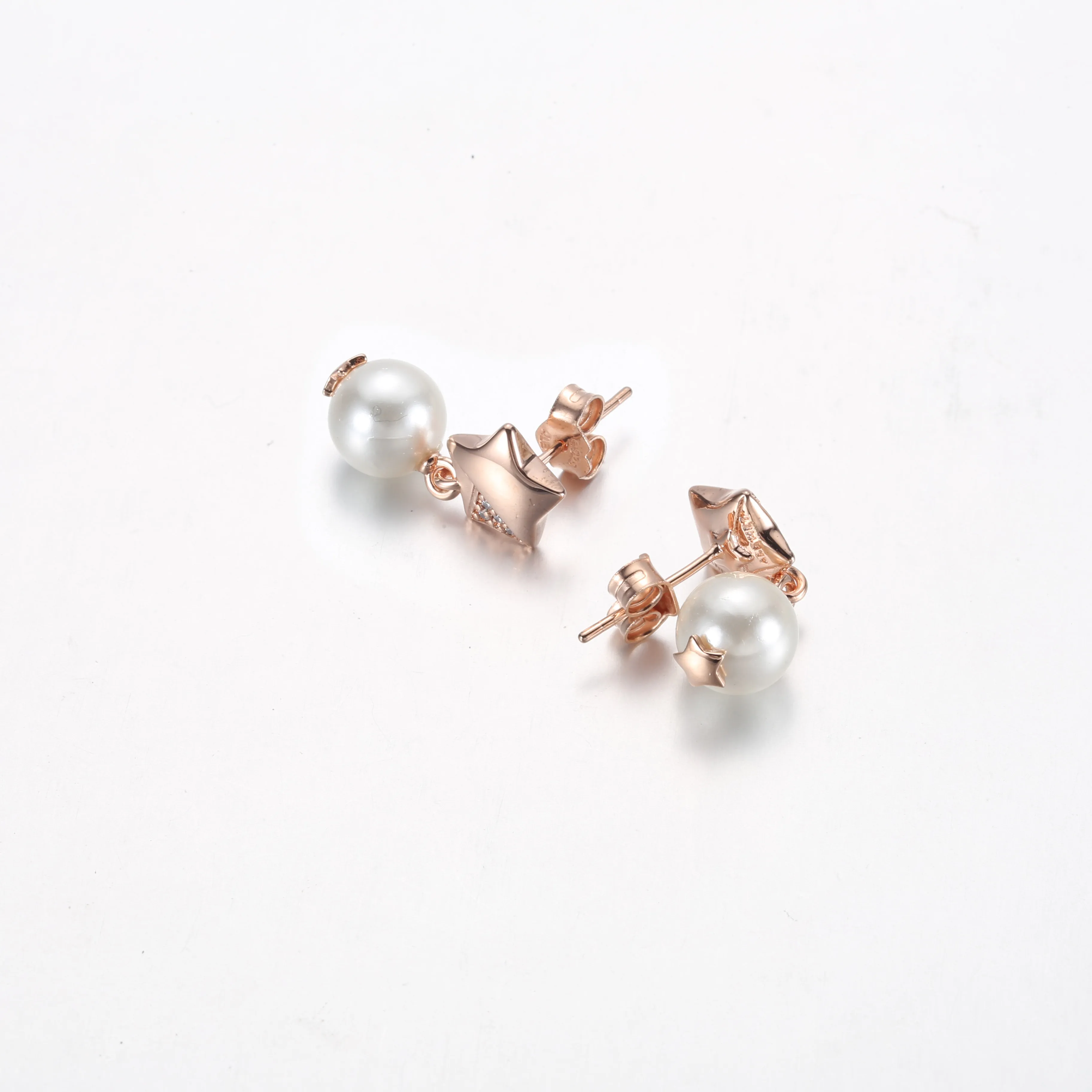 Pandora Star 14k rose gold-plated stud earrings with clear cubic zirconia and treated freshwater cultured pearl - 282488C01