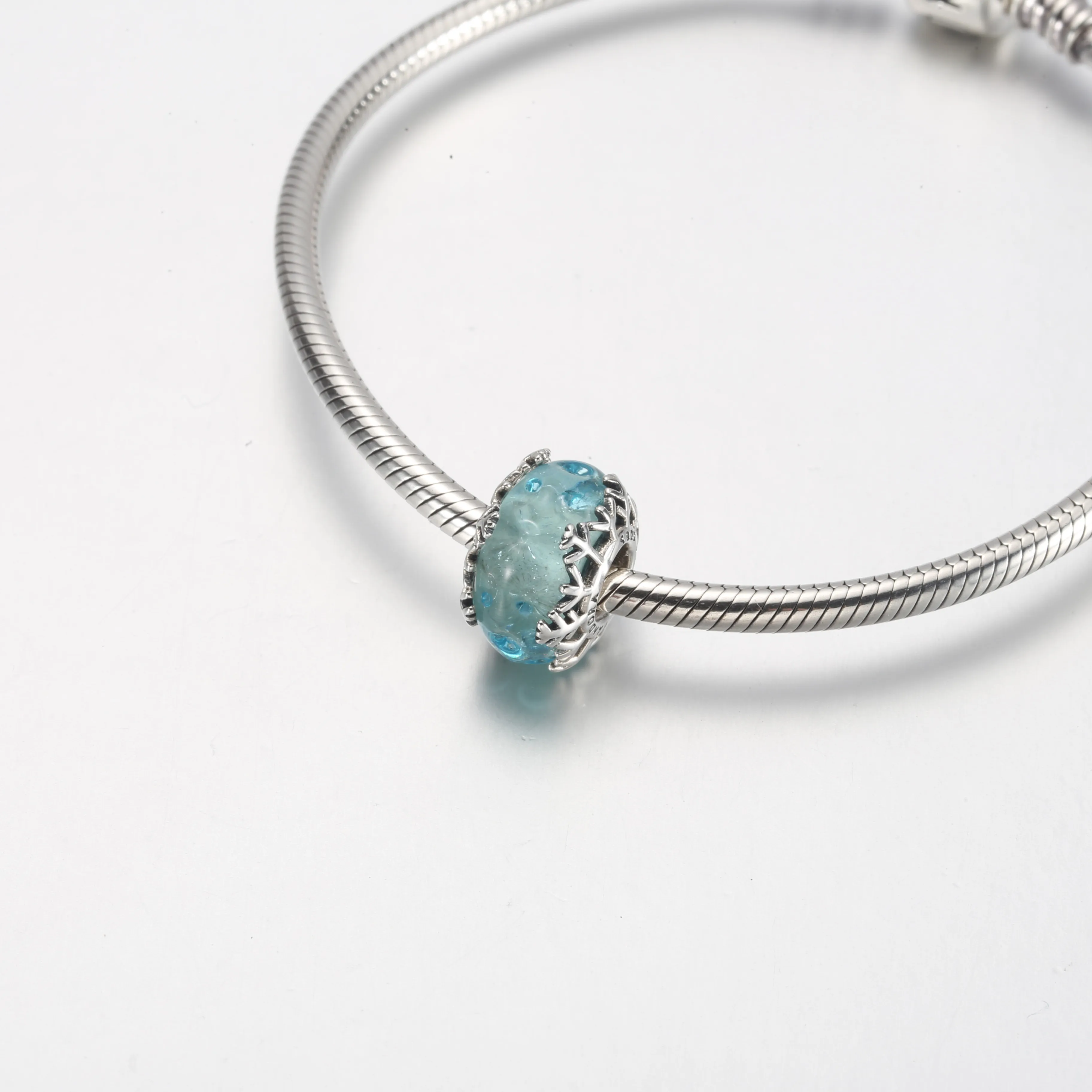 Pandora Vinterblått Snøfnugg Murano Charm - 792377C00