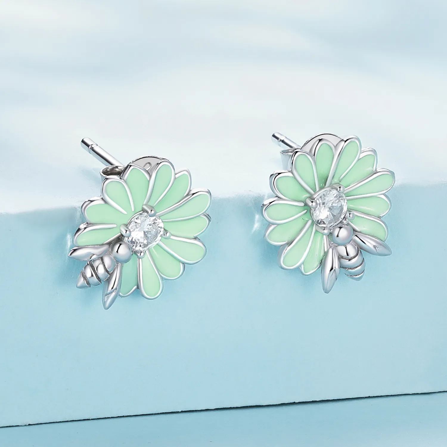 Pandora Style Daisy Bee Stud øredobber - SCE1598