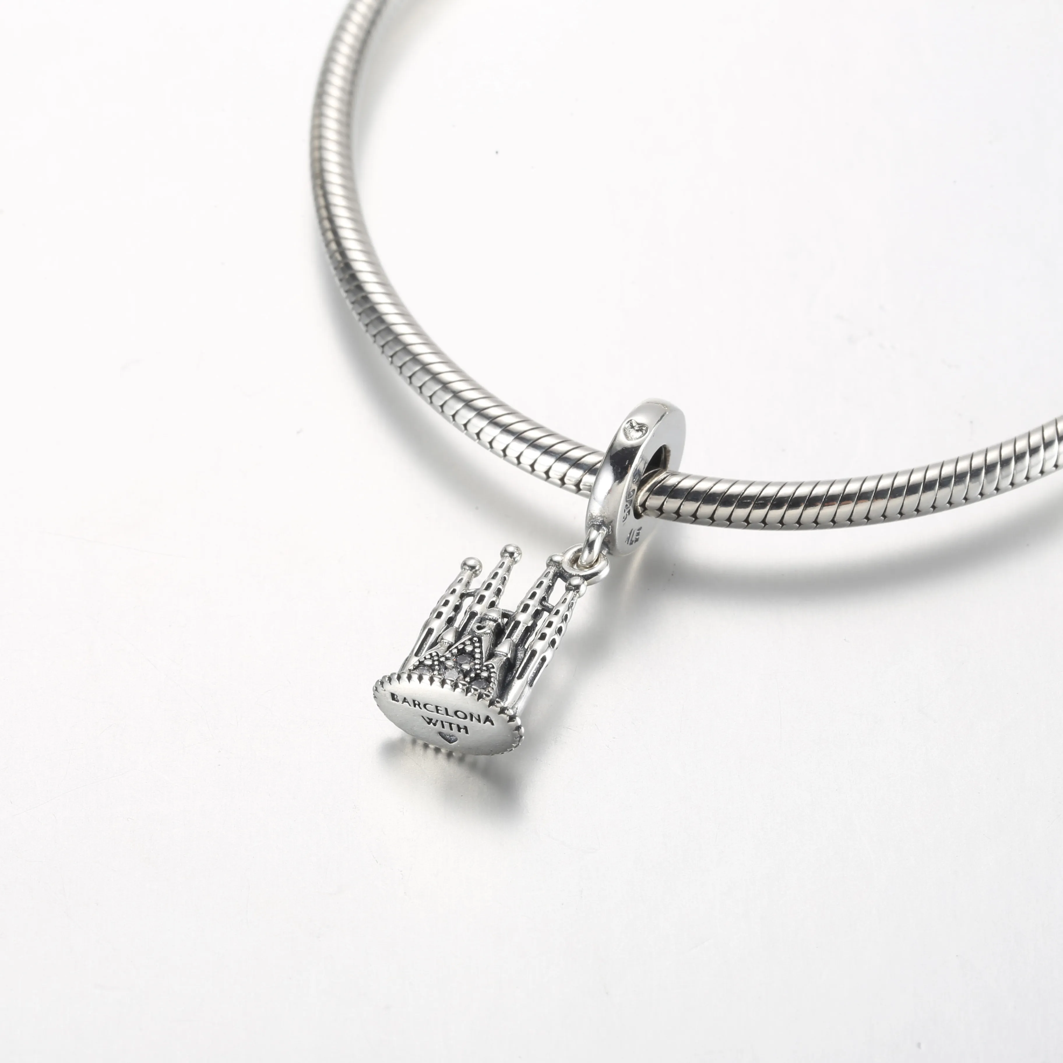 Pandora Barcelona Monument Hengende Charm - 792709C01