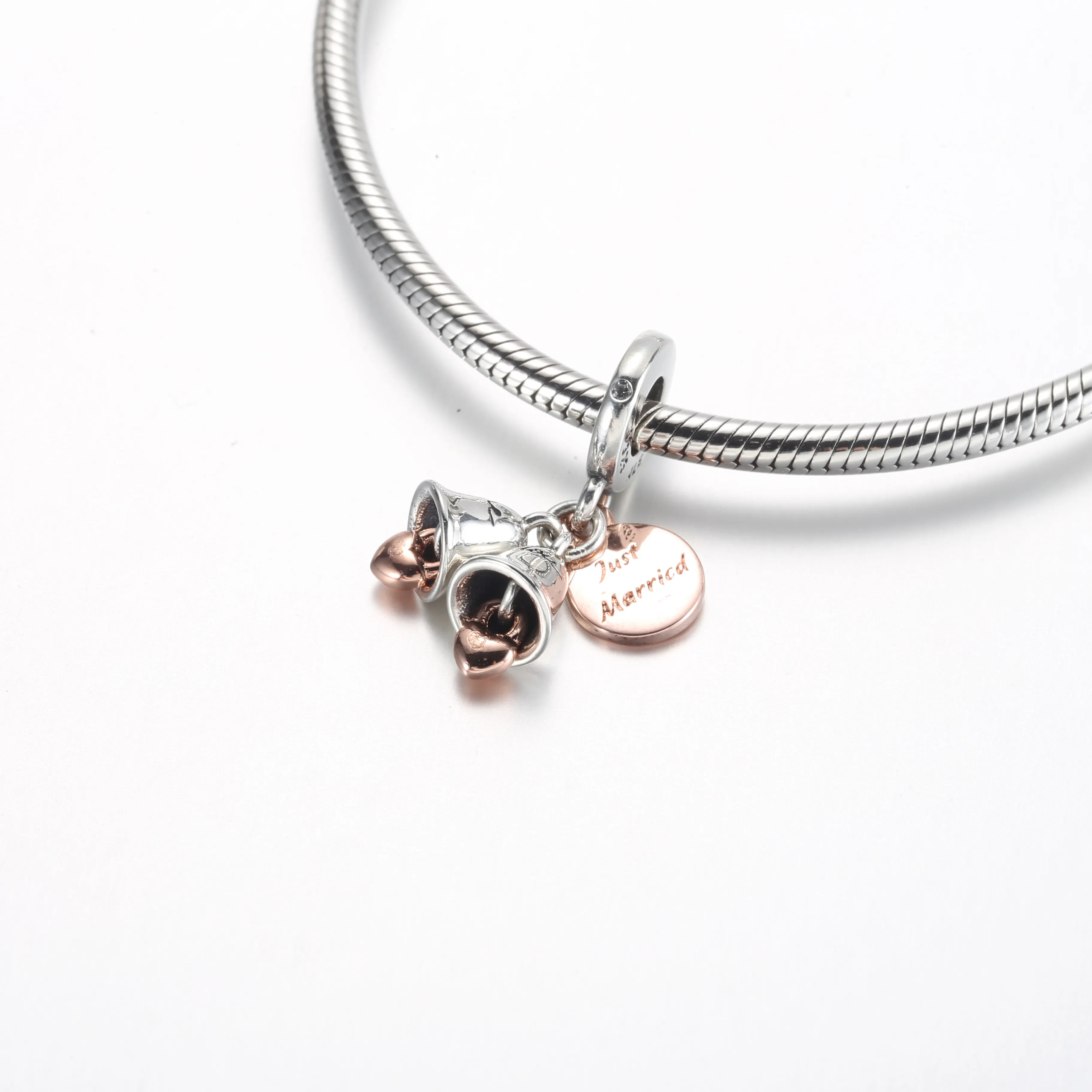 Pandora Tofarget Bryllupsklokke Dobbel Hengende Charm - 782592C01