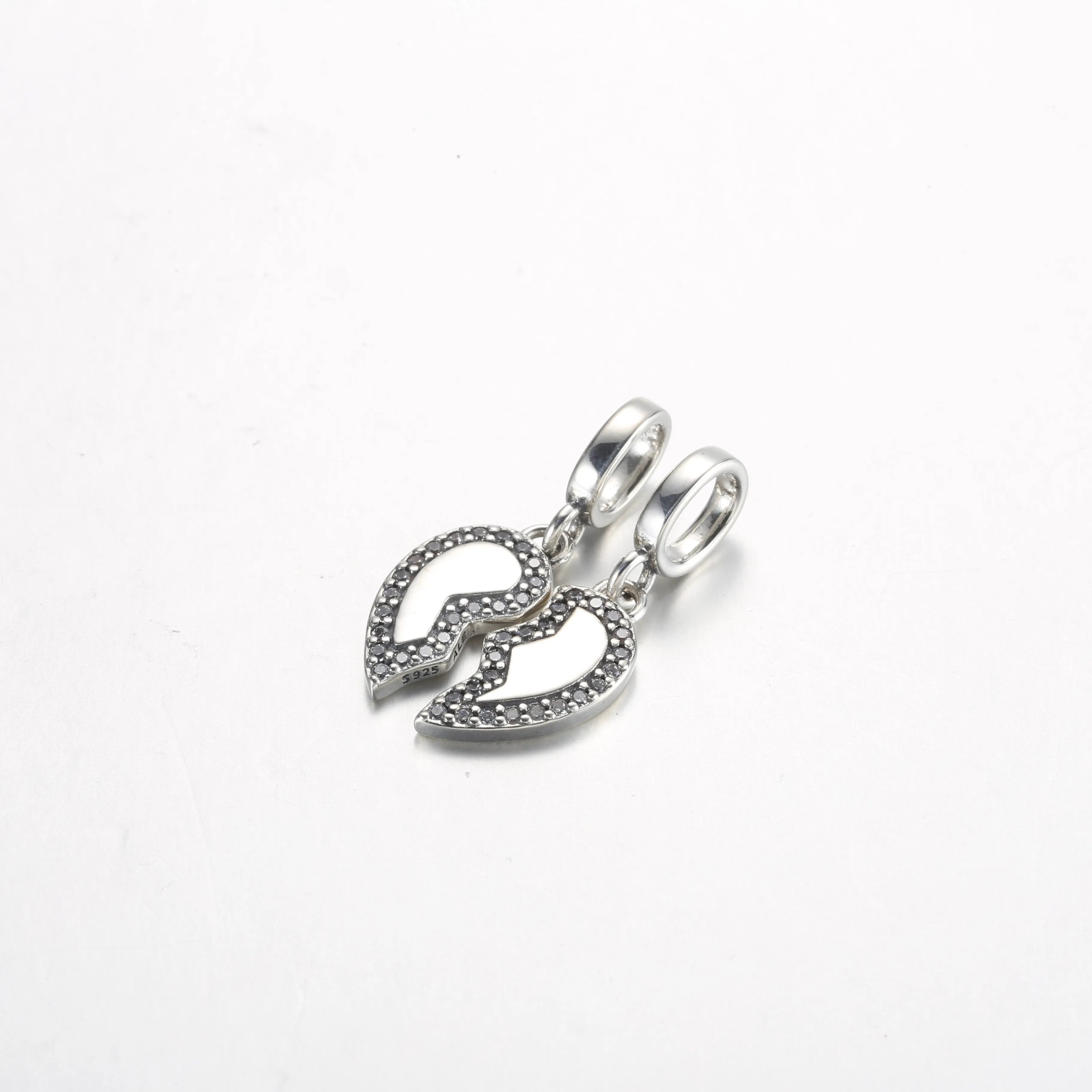 Pandora Venner Delbart Hjerte Hengende Charm - 792743C01