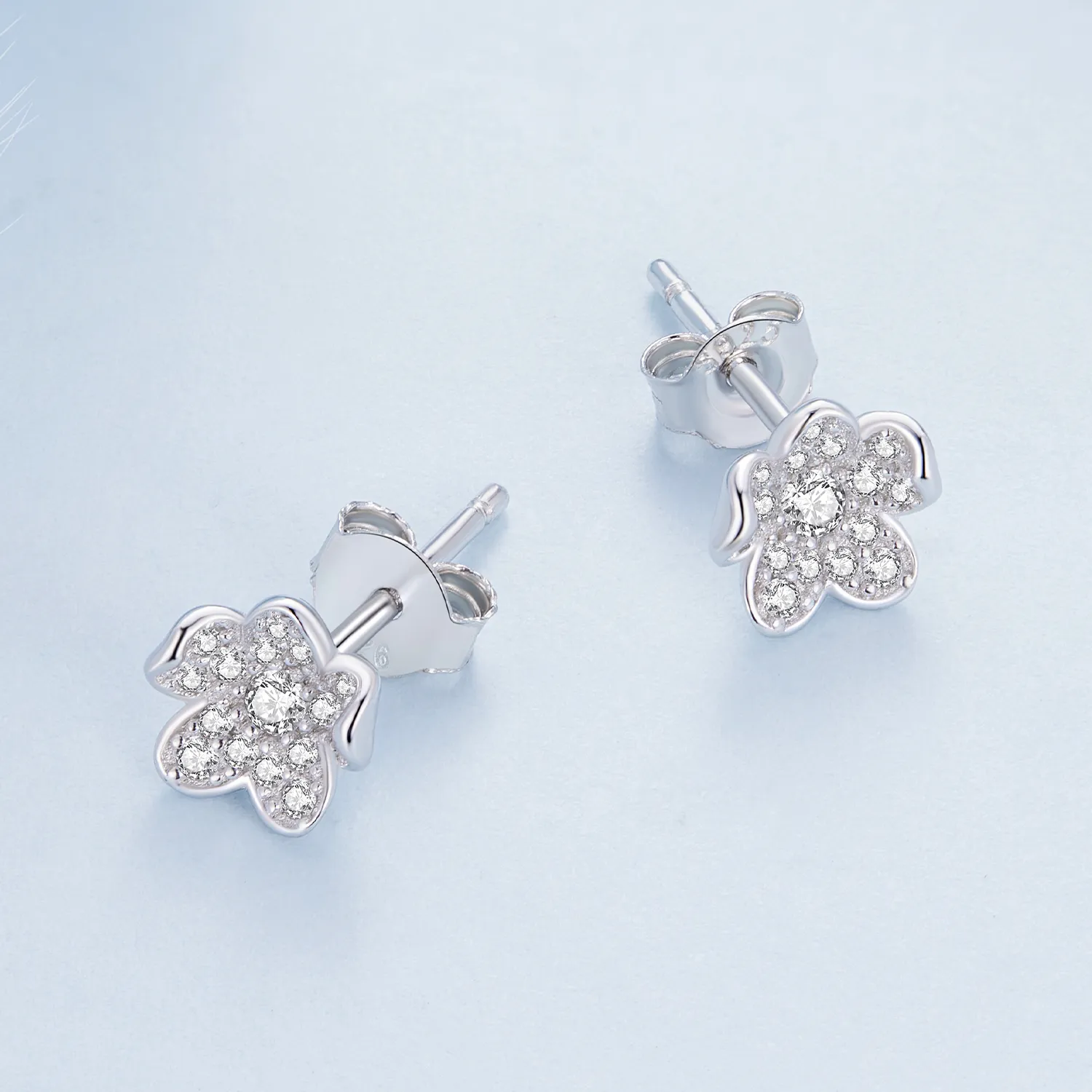 Pandora Style Diamantbelagte ørepynt med blomster - BSE855