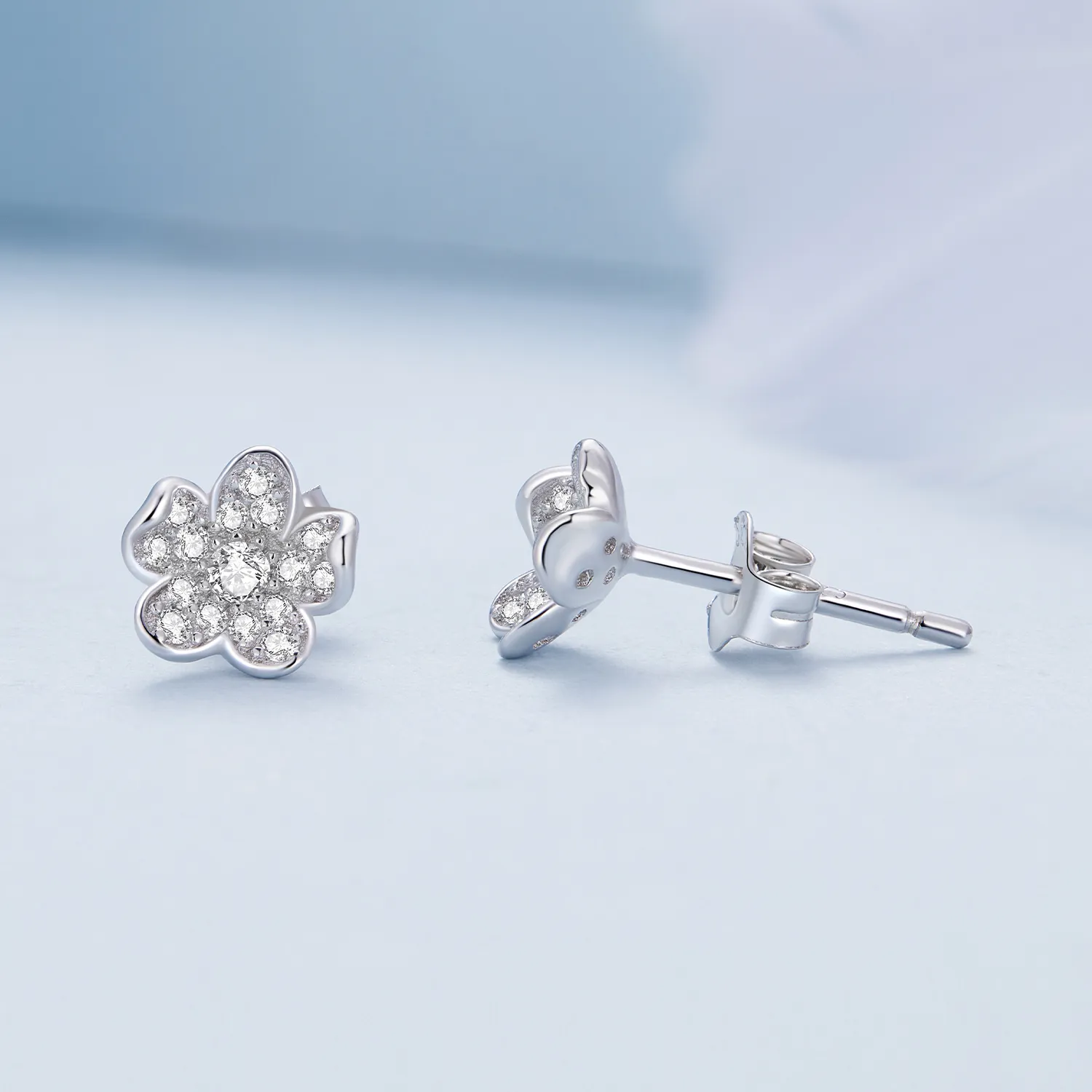 Pandora Style Diamantbelagte ørepynt med blomster - BSE855