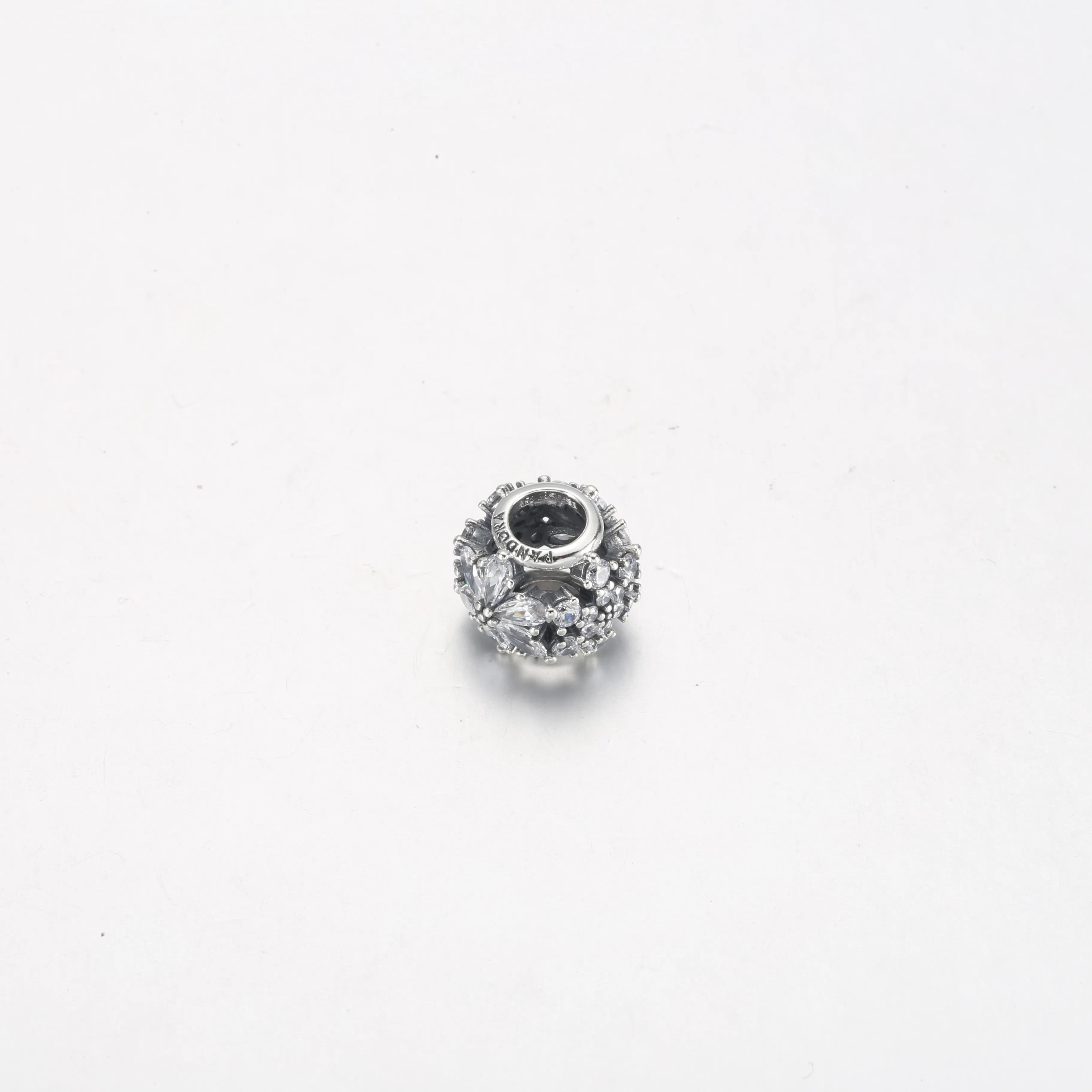 Pandora Funklende Herbarium Klynge Rund Charm - 792383C01