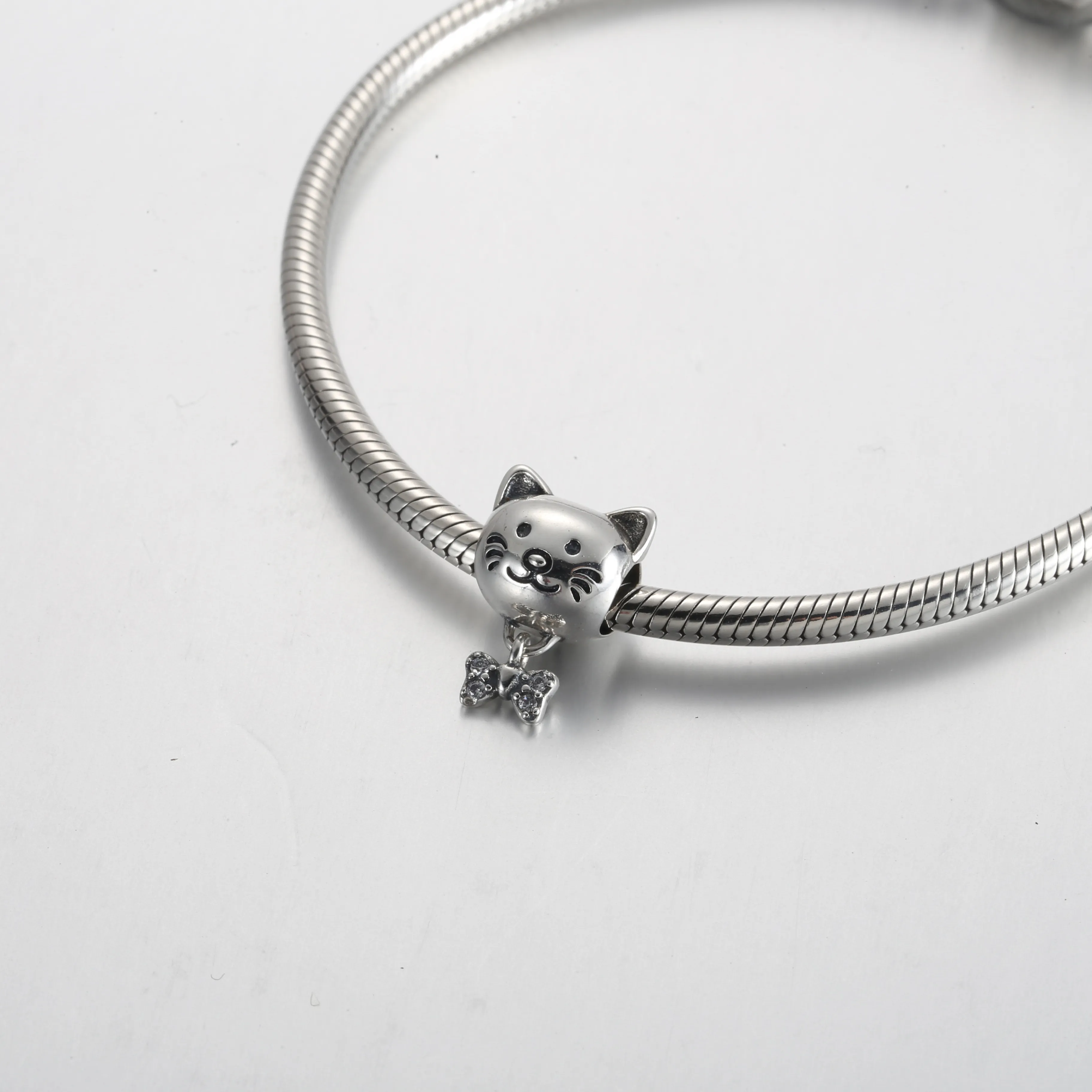 Pandora Katt og Sløyfe Charm - 792255C01