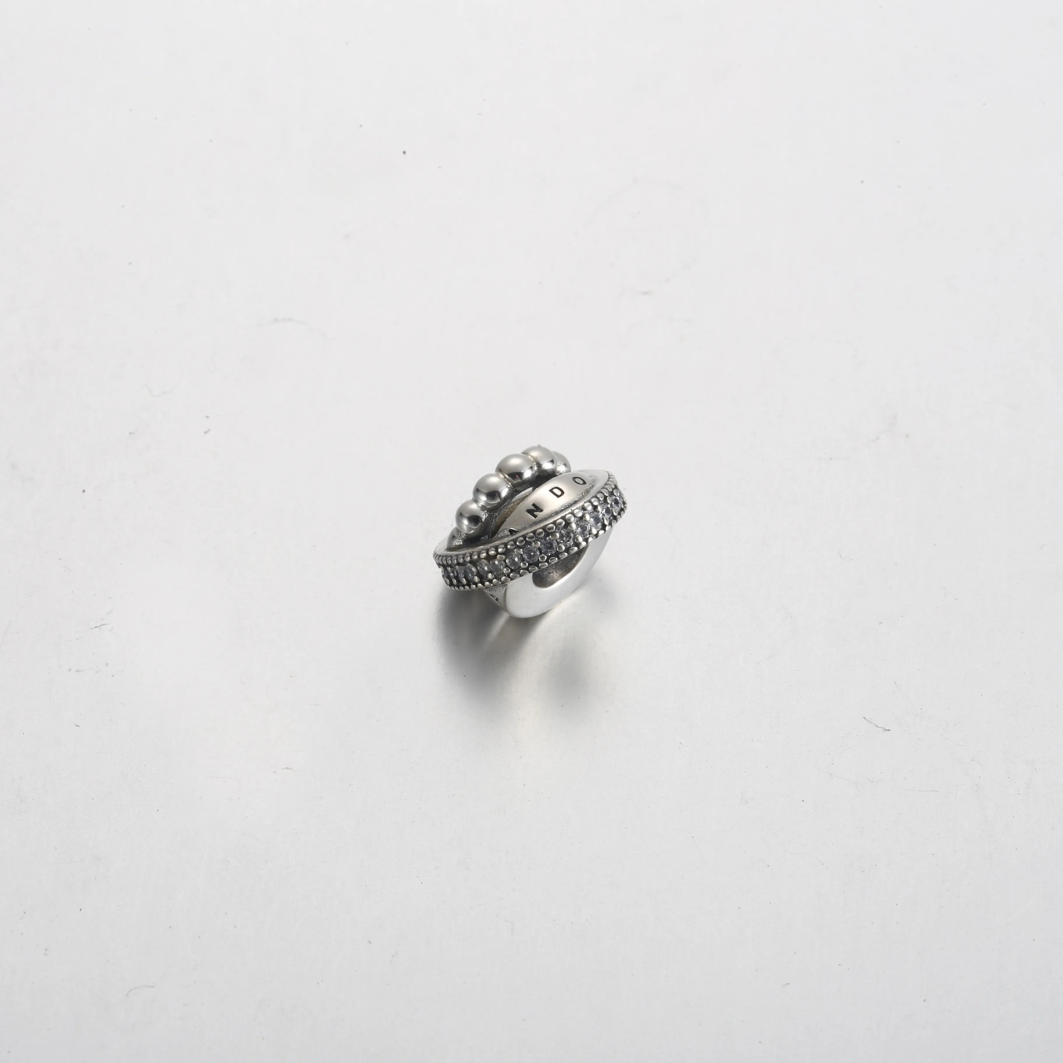 Pandora Moments Logo Pavé og Sølvkuler Charm - 792317C01