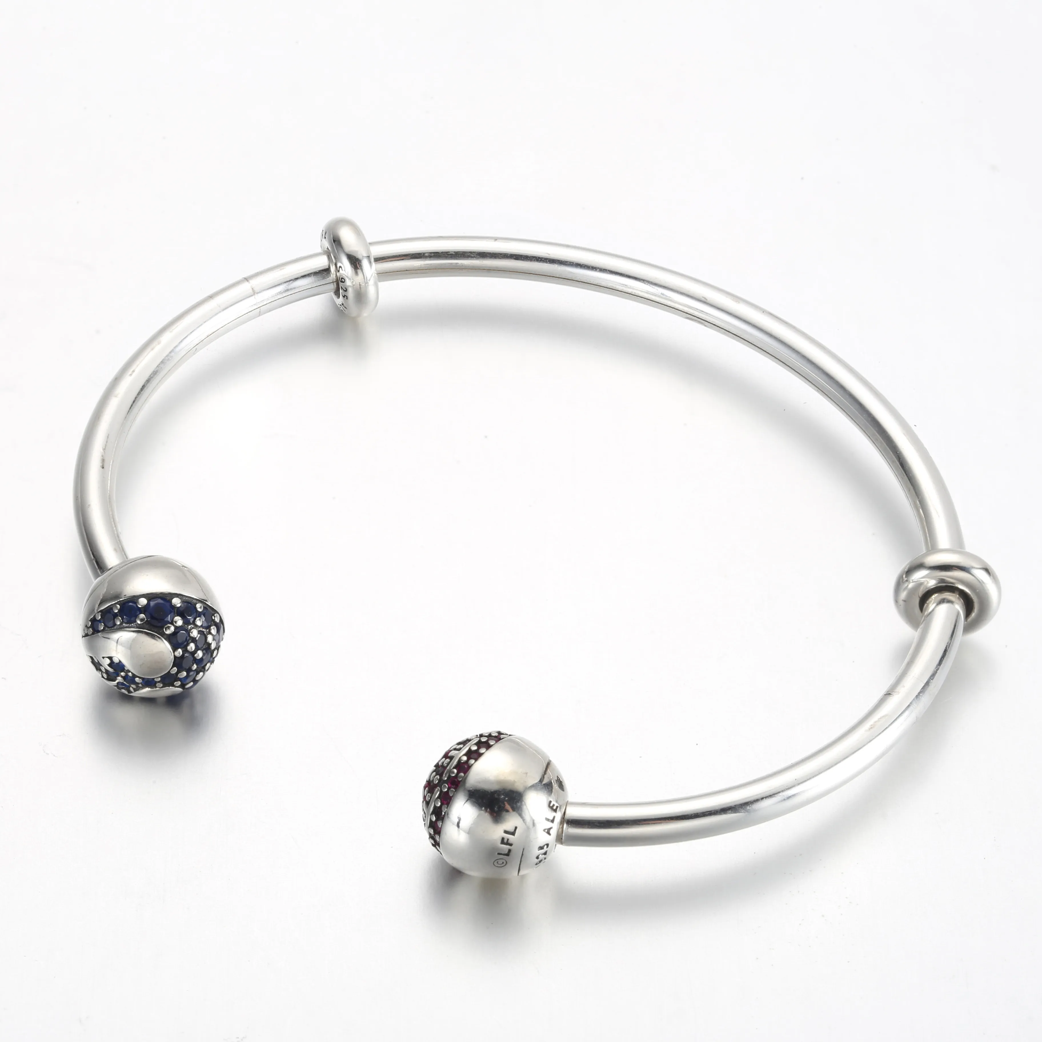 Pandora Moments Star Wars™ Lyse og Mørke Side Logo Åpent Bangle - 591139C01