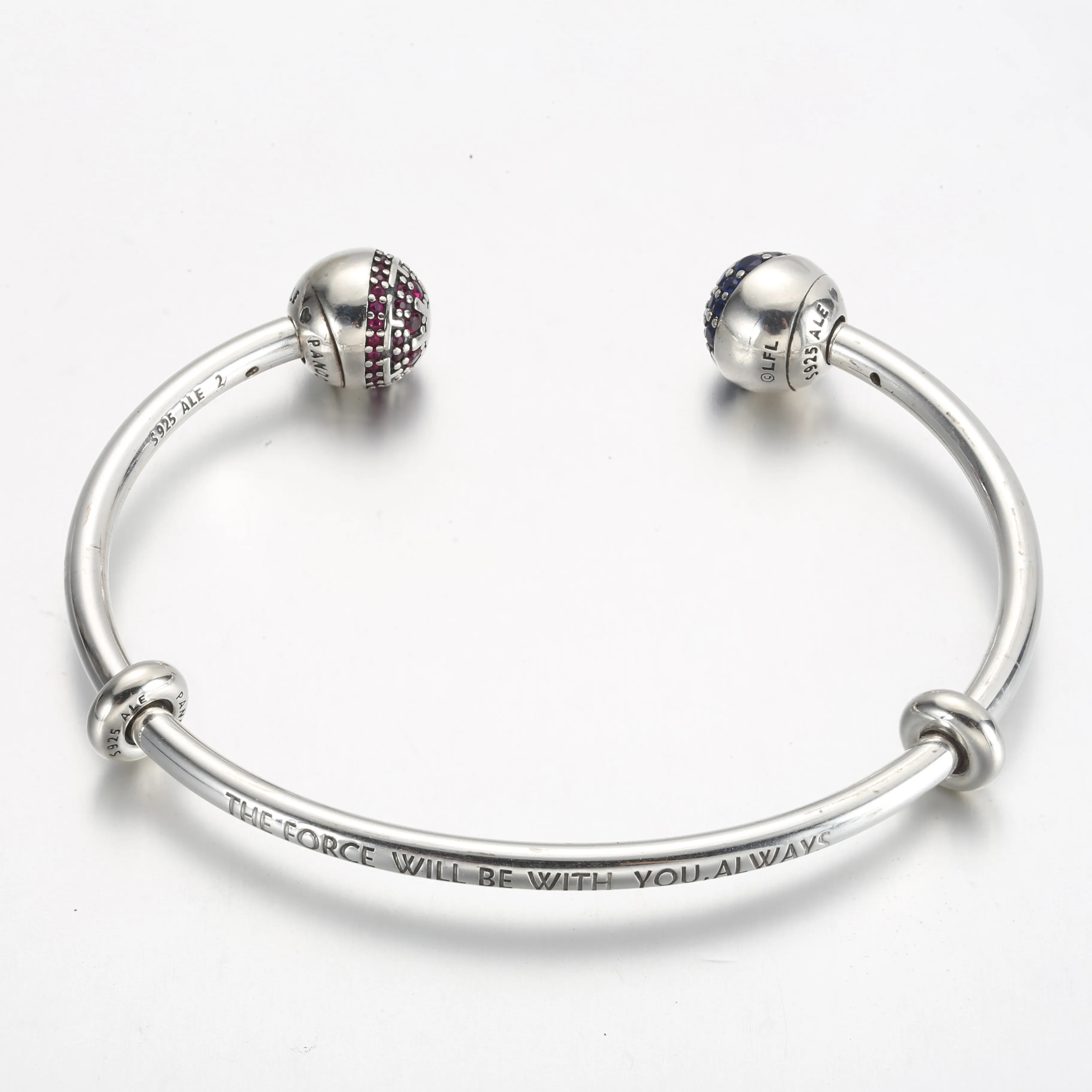 Pandora Moments Star Wars™ Lyse og Mørke Side Logo Åpent Bangle - 591139C01