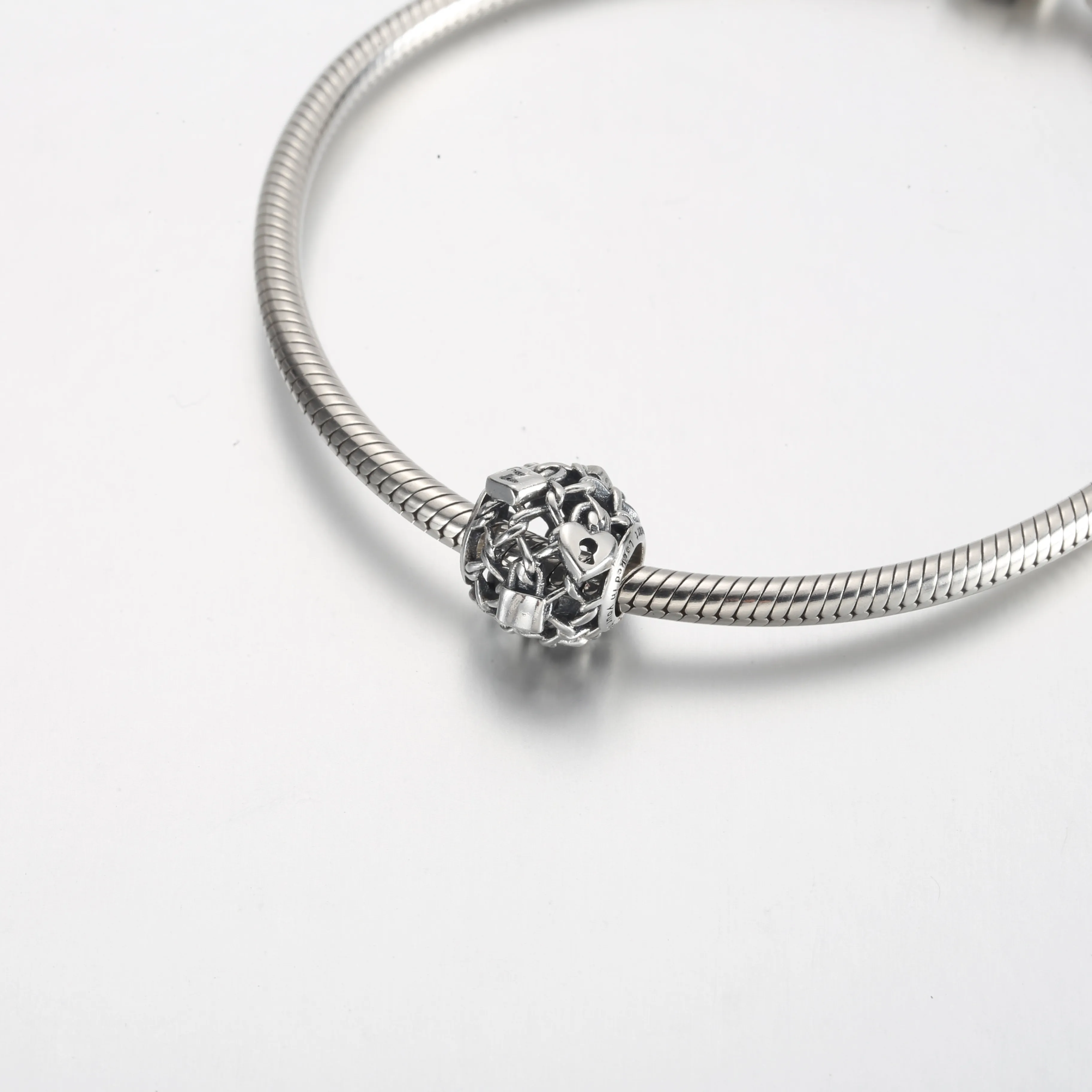 Pandora Openwork Kjedeledd Hengelås Charm - 790071C00