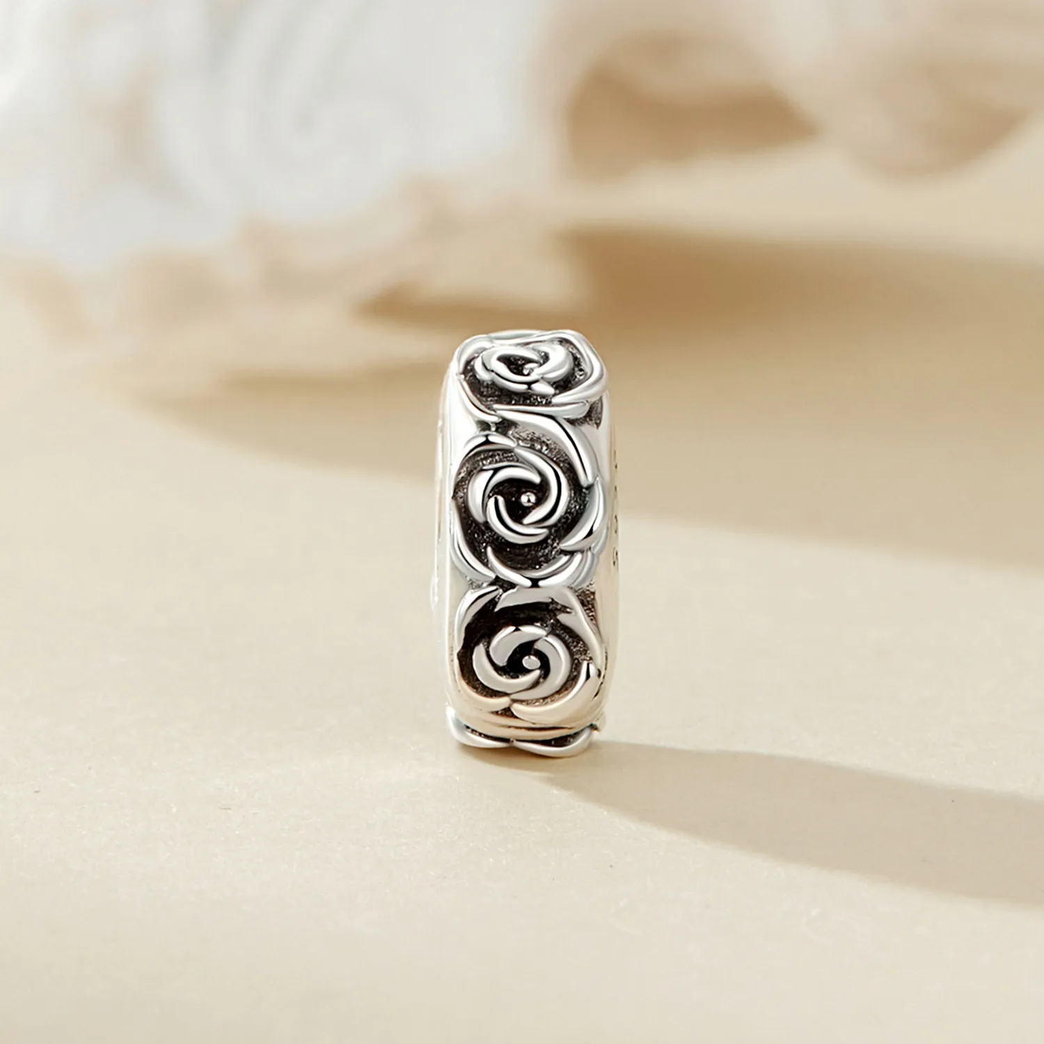 PANDORA Style Rose Positioning Spenne Charm - SCC2706