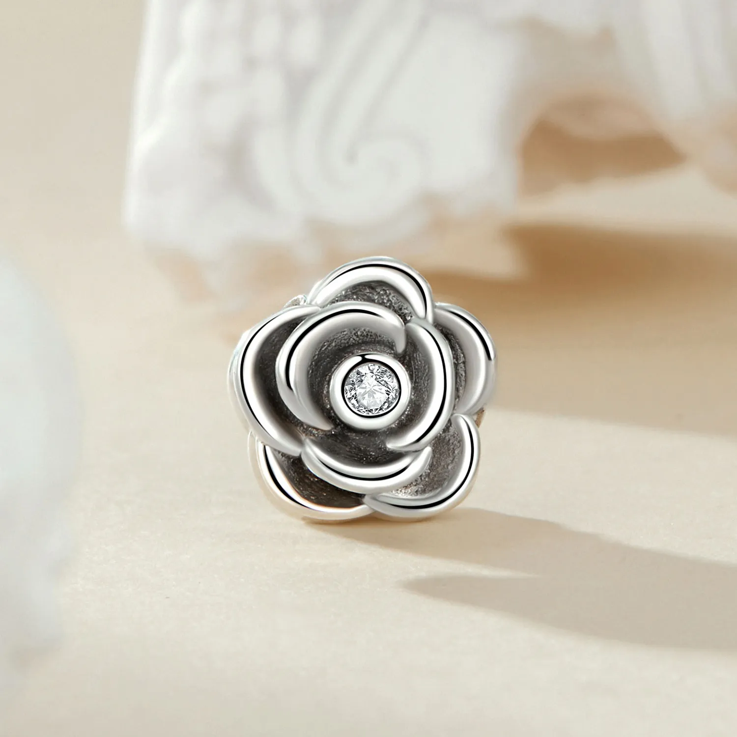 PANDORA Style Rose tredimensjonal sjarm - SCC2705