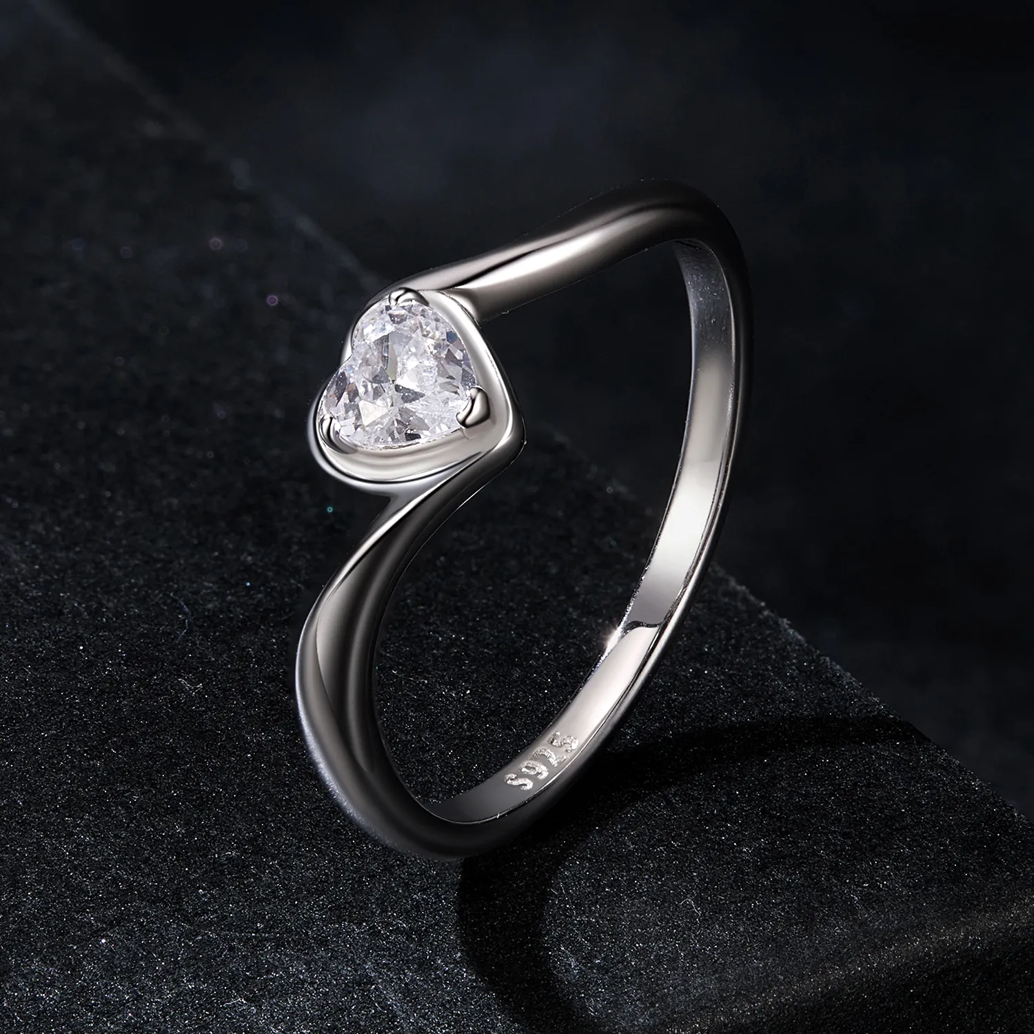 PANDORA Style Exquisite Love Moissanite Ring (ett sertifikat) - MSR047