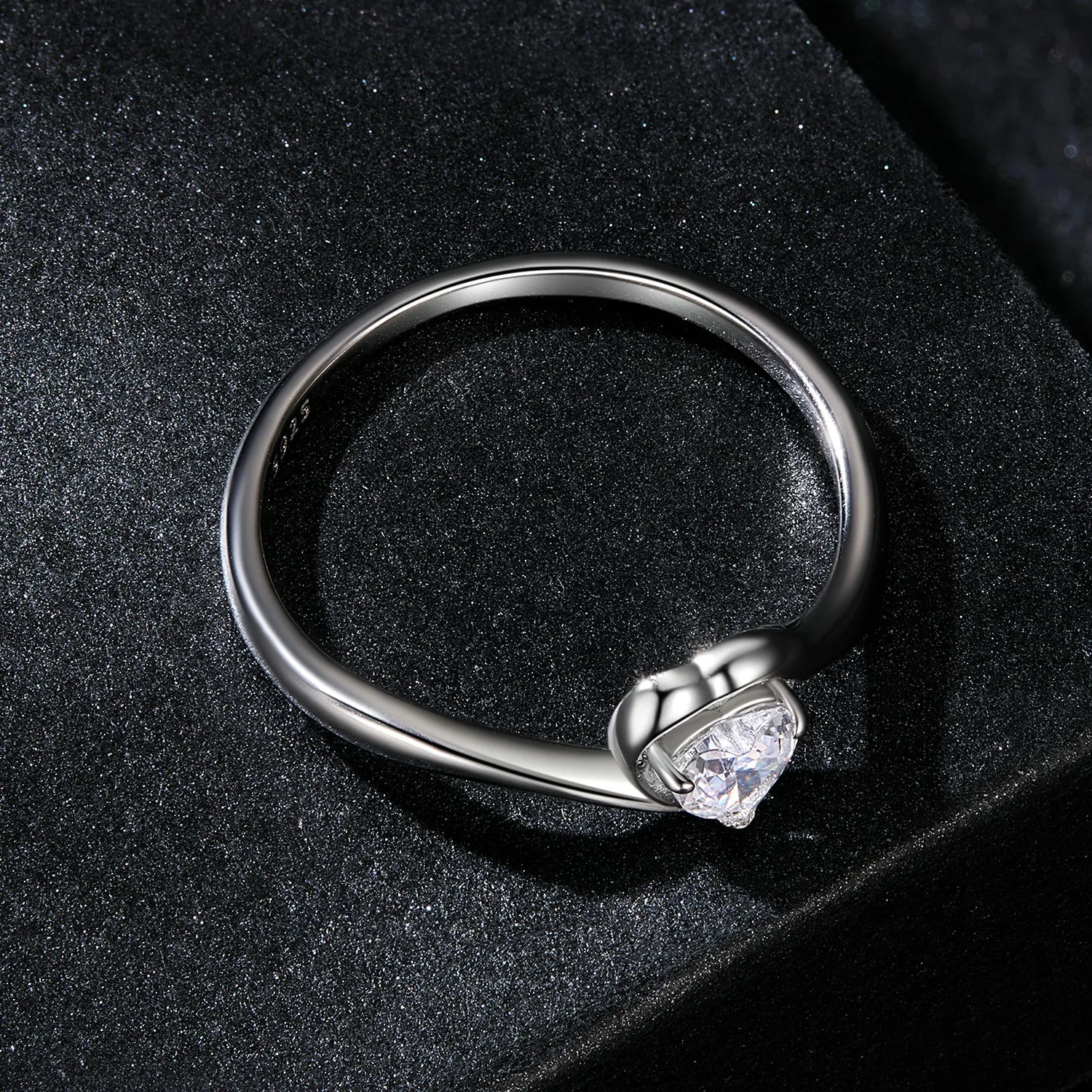 PANDORA Style Exquisite Love Moissanite Ring (ett sertifikat) - MSR047