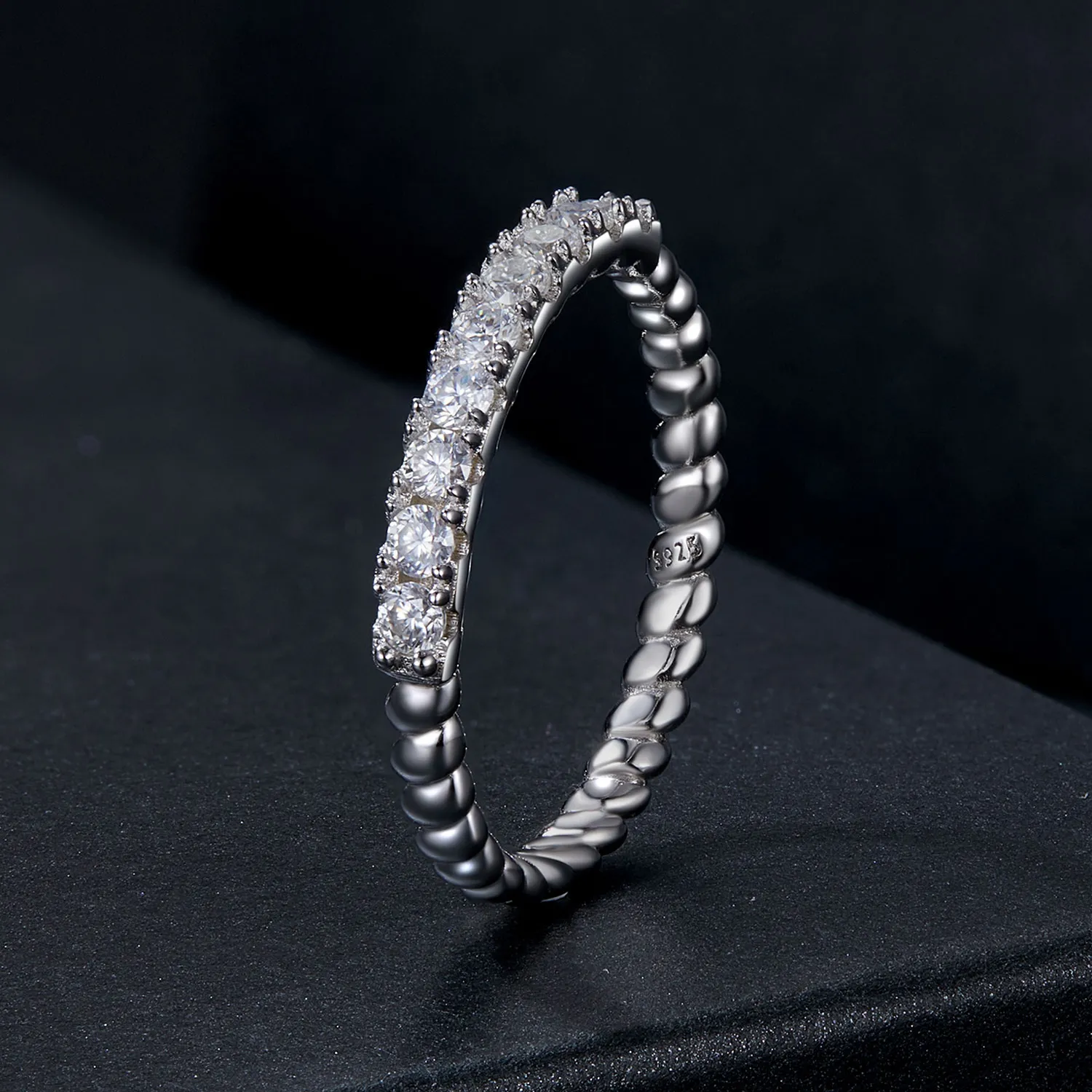 PANDORA Style Moissanite strukturert ring (ett sertifikat) - MSR052