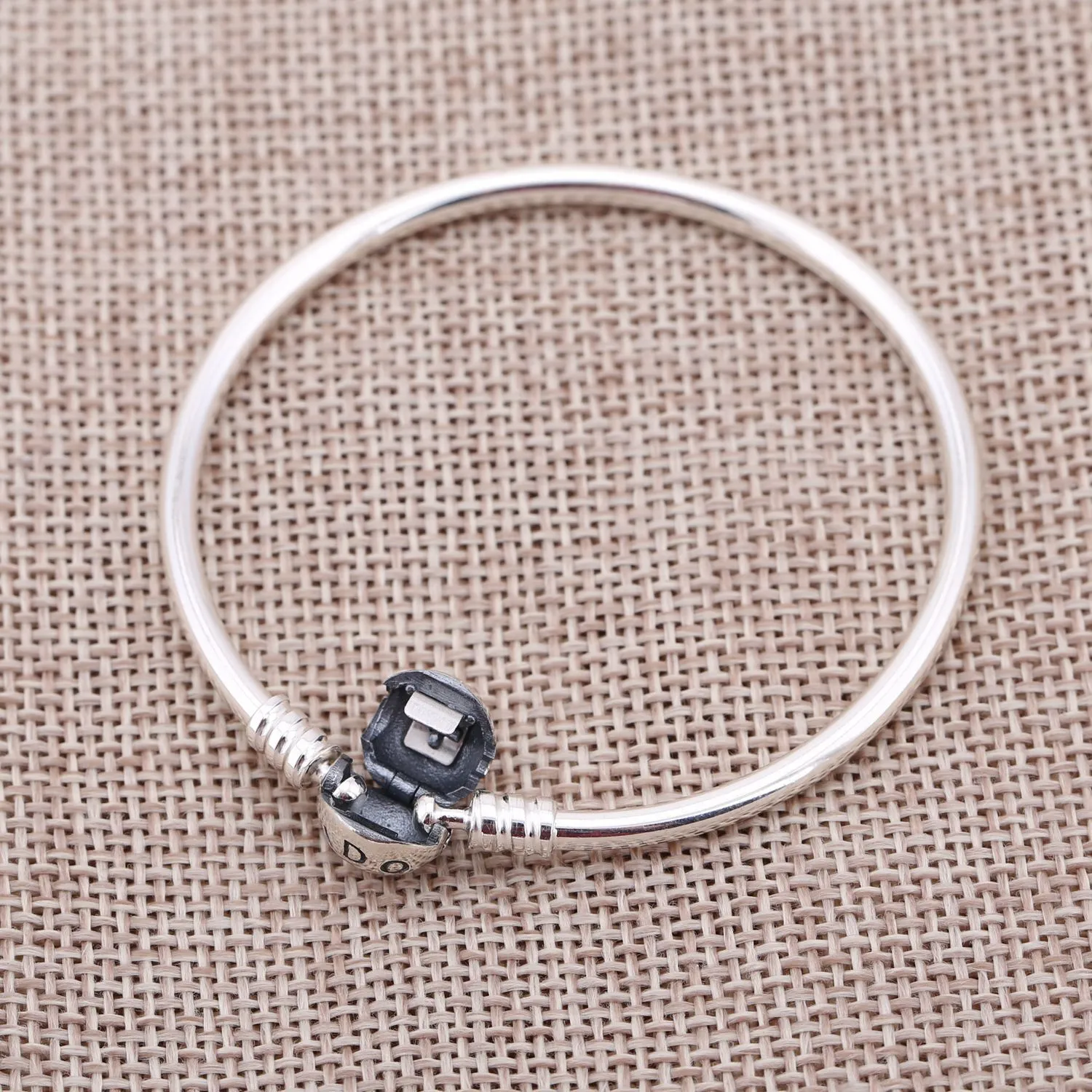 Pandora ESSENCE Silver Bangle - 596006