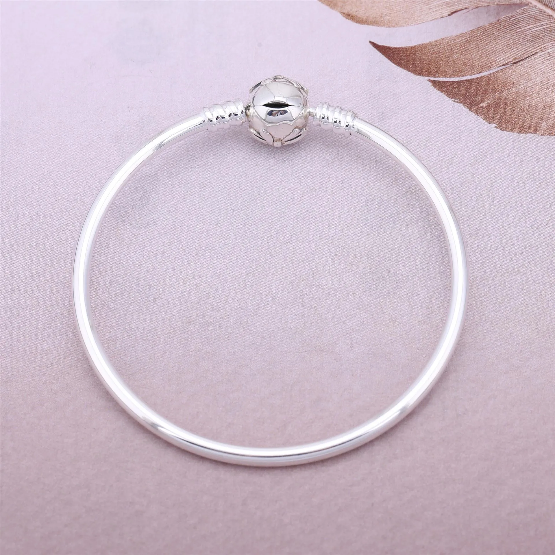 Pandora Moments sølvbangle, delikat sløyfe - 590724CZ