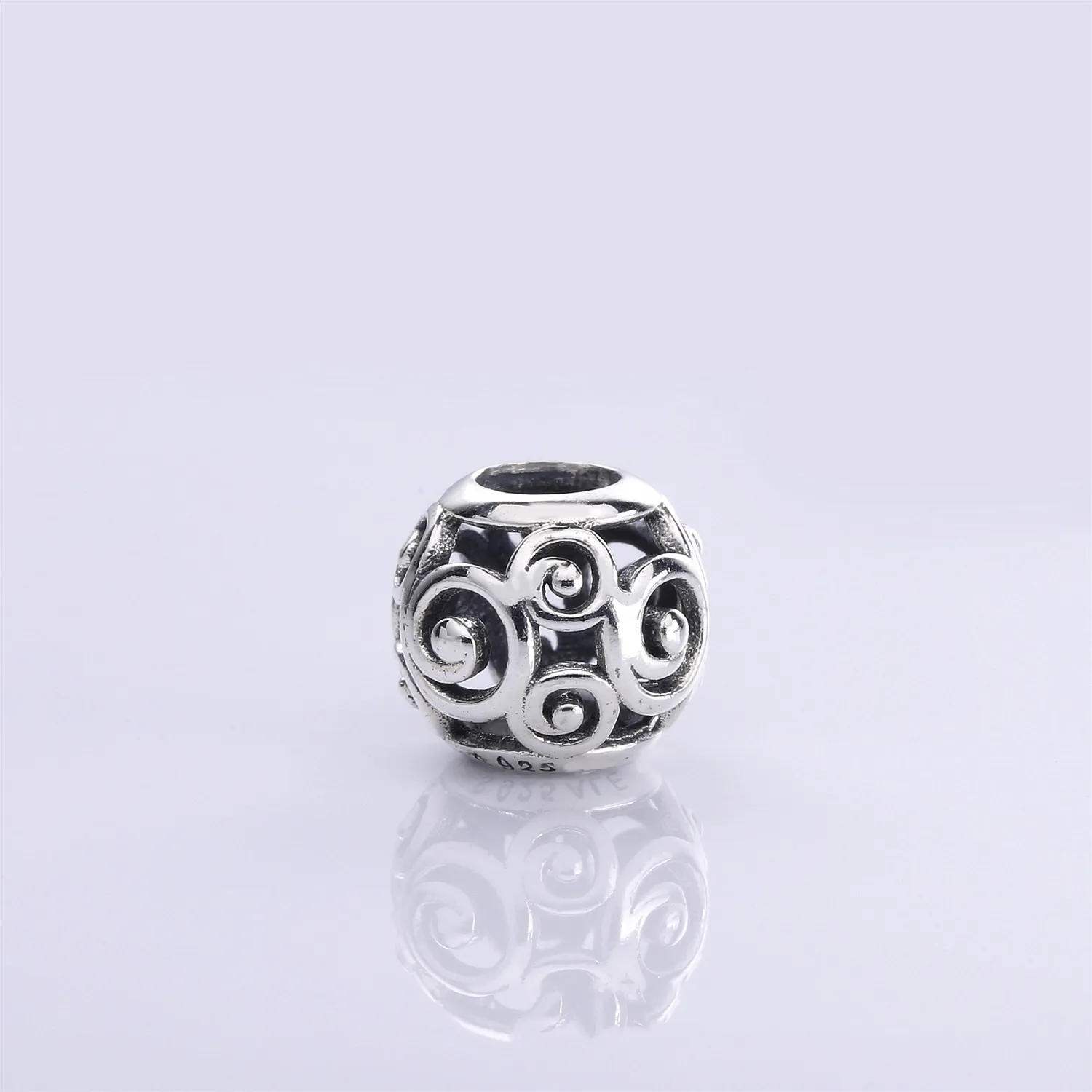 Mikke Mus "Mickey Swirls" sjarm fra PANDORA - 7501055880559P